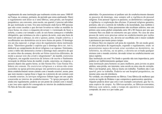 regulamento de uma instituição que realmente existiu nos anos 1840/45      admitidos. Os pensionistas só podiam sair do estabelecimento durante
na França, no começo, portanto, do período que estou analisando. Darei     os passeios de domingo, mas sempre sob a vigilância do pessoal
o regulamento sem dizer se é uma fábrica, uma prisão, um hospital          religioso. Este pessoal vigiava os passeios, os dormitórios e assegurava
psiquiátrico, um convento, uma escola, um quartel; é preciso adivinhar     a vigilância e a exploração das oficinas. O pessoal religioso garantia,
de que instituição se trata. Era uma instituição onde havia 400 pessoas    portanto, não só o controle do trabalho e da moralidade, mas também o
que não eram casadas e que deviam levantar-se todas as manhãs às           controle econômico. Estes pensionistas não recebiam salários, mas um
cinco horas; às cinco e cinquenta deveriam t~r terminado de fazer a        prêmio uma soma global estipulada entre 40 e 80 francos por ano que
toilette, a cama e ter tomado o café; às seis horas começava o trabalho    somente lhes era dado no momento em que saíam. No caso de uma
obrigatório, que terminava às oito e quinze da noite, com uma hora de      pessoa de outro sexo precisar entrar no estabelecimento por razões
intervalo para o almoço; às oito e quinze, jantar, oração coletiva; o      materiais, econômicas, etc, deveria ser escolhida com o maior cuidado
recolhimento aos dormitórios era às nove horas em ponto. O domingo         e permanecer por muito pouco tempo.
era um dia especial; o artigo cinco do regulamento desta instituição       O silêncio lhes era imposto sob pena de expulsão. De um modo geral,
dizia: "Queremos guardar o espírito que o domingo deve ter, isto é,        os dois princípios de organização, segundo o regulamento, eram: os
dedicá-lo ao cumprimento do dever religioso e ao repouso. Entretanto,      pensionistas nunca deveriam estar sozinhos no dormitório, no
como o tédio não demoraria a tornar o domingo mais cansativo do que        refeitório, na oficina, ou no pátio, e deveria ser evitada qualquer
os outros dias da semana, deverão ser feitos exercícios diferentes, de     mistura com o mundo exterior, devendo reinar no estabelecimento um
modo a passar este dia cristã e alegremente"; de manhã, exercícios         único espírito.
religiosos, em seguida exercícios de leitura e de escrita e finalmente     Que instituição era esta? No fundo a questão não tem importância, pois
recreação às últimas horas da manhã; à tarde, catecismo, as vésperas, e    poderia ser indiferentemente qualquer uma:
passeio depois das quatro horas, se não fizesse frio. Caso fizesse frio,   uma instituição para homens ou para mulheres, para jovens ou para
leitura em comum. Os exercícios religiosos e a missa não eram              adultos, uma prisão, um internato, uma escola ou uma casa de correção.
assistidos na igreja próxima porque isto permitiria aos pensionistas       Não é um hospital, pois, fala-se muito em trabalho. Também não é um
deste estabelecimento terem contato com o mundo exterior; assim, para      quartel, pois se trabalha. Poderia ser um hospital psiquiátrico, ou
que nem mesmo a igreja fosse o lugar ou o pretexto de um contato com       mesmo uma casa de tolerância.
o mundo exterior, os serviços religiosos tinham lugar em um capela         Na verdade, era simplesmente na fábrica. Uma fábrica de mulheres que
construída no interior do estabelecimento. "A igreja paroquial, diz        existia na região do Ródano e que comportava quatrocentos operárias.
ainda este regulamento, poderia ser um ponto de contato com o mundo        Alguém poderia dizer que este é um exemplo caricatural, que faz rir,
e por isso uma capela foi consagrada no interior do estabelecimento".      uma espécie de utopia. As fábricas-prisões, as fábricas-conventos,
Os fiéis de fora não eram sequer                                           fábricas sem salário, onde o tempo do operário é inteiramente
                                                                           comprado, de uma ve:z por todas, por
108
                                                                           109
 