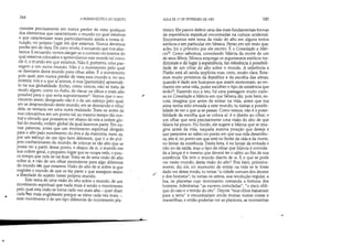 ..
•
344 A HERMENÊUTICA DO SUJEITO
consiste precisamente em nunca perder de vista qualquer
dos elementos que caracterizam o mundo no qual estamos
e que caracterizam mais particularmente ainda a nossa si-
tuação, no próprio lugar em que estamos. Nunca devemos
perder isto de vista. De certo modo, é recuando que nos afas-
tamos. Erecuando, vemos alargar-se o contexto no interior do
qual estamos colocados e apreendemos este mundo tal como
ele é, o mundo em que estamos. Não é, portanto, Uma pas-
sagem a um outro mundo. Não é o movim.ento pelo qual
se desviaria deste mundo para olhar além. E o movimento
pelo qual, sem nunca perder de vista este mundo e, no seu
interior, nós e o que aí somos, é-nos [permitido] apreendê-
lo na sua globalidade. Enfim, como vemos, não se trata de
modo algum, como no Fedro, de elevar os olhos o mais alto
possível para o que seria supraterrestre21. Vemos que o mo-
vimento assim designado não é o de um esforço pelo qual,
em se desprendendo deste mundo, em se desviando o olhar
dele, se tentaria ver uma outra realidade. Trata-se antes de
nos colocarmos em um ponto tal, ao mesmo tempo tão Cen-
traI e elevado que possamos ver abaixo de nós a ordem glo-
bal do mundo, ordem global da qual fazemos parte. Em ou-
tras palavras, antes que um movimento espiritual dirigido
para o alto pelo movimento do éros e da memória, trata-se,
por um esforço de um tipo bem diferente, que é o do pró-
prio conhecimento do mundo, de colocar-se tão alto que se
possa ver a partir desse ponto, e abaixo de si, o mundo em
sua ordem geral, o pequeno lugar que se ocupa nele, o pou-
co tempo que nele se vai ficar. Trata-se de uma visão do alto
sobre si, e não de um olhar ascendente para algo diferente
do mundo em que estamos. Visão do alto de si sobre si que
engloba o mundo de que se faz parte e que assegura assim
a liberdade do sujeito nesse próprio mundo.
Este tema de uma visão do alto sobre o mundo, de um
movimento espiritual que nada mais é senão o movimento
pelo qual esta visão se torna cada vez mais alta - quer dizer
cadalei mais englobante porque se eleva cada vez mais _,
esse movimento é de um tipo diferente do movimento pla-
r
/
AUlA DE 17 DE FEVEREIRO DE 1982 345
tônico. Ele parece definir uma das mais fundamentais formas
de experiência espiritual encontradas na cultura ocidental.
Encontramos este tema da visão do alto em alguns textos
estóicos e em particular em Sêneca. Penso em um texto que,
acho, foi o primeiro por ele escrito. É o Consolação a Már-
cia22. Como sabemos, consolando Márcia da morte de um
de seus filhos, Sêneca emprega os argumentos estóicos tra-
dicionais e dá lugar à experiência, faz referência à possibili-
dade de um olhar do alto sobre o mundo. A referência a
Platão está ali ainda implícita mas, creio, muito clara. Esta-
mos muito próximos da República e da escolha das almas,
quando é dado aos humanos que assim mereceram, ao en-
trarem em uma vida, poder escolher o tipo de existência que
terão23
. Fazendo eco a isto, há uma passagem muito curio-
sa no Consolação a Márcia em que Sêneca diz: pois bem, es-
cuta, imagina que antes de entrar na vida, antes que tua
alma tenha sido enviada a este mundo, tu tinhas a possibi-
lidade de ver o que ia se passar. Como vemos, não é a possi-
bilidade da escolha que se coloca aí: é o direito ao olhar; e
um olhar que será precisamente uma visão do alto de que
falava há pouco. No fundo, ele sugere a Márcia que se ima-
gine antes da vida, naquela mesma posição que deseja e
que prescreve ao sábio no ponto em que sua vida desembo-
ca, isto é, no ponto em que está no limite da vida e da morte,
no limiar da existência. Desta feita, é no limiar da entrada e
não no da saída, mas o tipo de olhar que Márcia é convida-
da a lançar é o mesmo que deverá ter o sábio ao fim de sua
existência. Ele tem o mundo diante de si. E o que se pode
ver neste mundo, desta visão do alto? Pois bem, primeira-
mente, diz ele, no momento de entrar na vida se te fosse
dado ver desse modo, tu verias lia cidade comum dos deuses
e dos homens, tu verias os astros, sua revolução regular, a
lua, os planetas cujo movimento comanda a fortuna dos
homens. Admirarias lias nuvens cumuladas, o risco oblí-
quo do raio e o trovão do céu. Depois teus olhos baixariam
para a terra e encontrariam ainda muitas outras coisas e
maravilhas, e então poderias ver as planícies, as montanhas
~
 