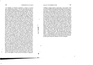 rI
..
346 A HERMENfUTICA DO SUJEITO
e as cidades, os monstros marinhos, o oceano, os navios
que o atravessam e sulcam. Tu não verás nada que não te-
nha tentado a audácia humana, ao mesmo tempo testemu-
nha e laboriosa associada desses grandes esforços. Ao mes-
mo tempo porém verias, com esta ampla visão do alto (se
te fosse dada no momento de teu nascimento), que aí tam-
bém, nesse mundo, haveria mil flagelos do corpo e da alma,
guerras e pilhagens, envenenamentos e naufrágios, intem-
péries do ar e doenças, perda prematura dos próximos e a
morte, doce talvez, ou talvez cheia de dores e de torturas.
Delibera contigo mesmo e pesa bem o que queres; uma vez
tendo entrado nesta vida de maravilhas, é por ela que deve-
rás sair. Cabe a ti aceitá-la com suas condições24. Esta pas-
sagem me parece muito interessante. Primeiramente, porque
temos o tema, que será tão importante na espiritualidade
como também na arte e na pintura ocidentais, da visão do
alto sobre a totalidade do mundo, tema que me parece ao
mesmo tempo específico do estoicismo e sobre o qual Sêne-
ca, creio, mais que qualquer outro estóico, particularmente
insistiu. Vemos também que a referência a Platão é clara,
mas o que está aqui evocado é um tipo bem diferente de ex-
periência ou, se quisermos, um tipo bem diferente de mito.
Não é a possibilidade, para o indivíduo que a mereceu, de
escolher entre os diferentes tipos de vida que ,lhe são pro-
postos. Trata-se ao contrário de lhe dizer que não tem esco-
lha e que, com esta visão do alto sobre o mundo, deve com-
preender que todos os esplendores que possa encontrar no
céu, nos astros, nos meteoros, e a beleza da terra, as planícies,
o mar, as montanhas, tudo isso está indissociavelrnente li-
gado aos miHlagelos do corpo e da alma, às guerras, às pilha-
gens, à morte, aos sofrimentos. Mostramos-lhe o mundo
não para que possa escolher, como as almas de Platão po-
diam escolher seu destino. Mostramos-lhe o mundo preci-
samente para que compreenda que não tem escolha, e que
nada se pode escolher se não se escolhe o resto, que há so-
medre úm mundo, um único mundo possível, e que é a ele
que se está ligado. O único ponto de escolha é o seguinte:
........------------
•
.,
r
/
l
L ..~
AULA DE 17 DE FEVEREIRO DE 1982 347
Delibera contigo mesmo e pesa bem o que queres. Uma
vez tendo entrado nesta vida de maravilhas, é por ela que de-
verás sair. A única escolha não é: que vida tu vais escolher,
que caráter tu vais atribuir-te, queres tu ser bom ou mau? O
único elemento de escolha que é dado à alma no momento
em que, no limiar da vida, nascerá neste mundo, é: delibe-
ra se queres entrar ou sair, ou seja, se queres ou não viver.
E temos aqui o simétrico, de certo modo anterior, ao que se
encontrará como forma da sabedoria, precisamente quando
for adquirida, no termo da vida e uma vez a vida consuma-
da. Uma vez que se tenha chegado à consumação ideal da
vida, à velhice ideal, então se poderá deliberar se se quer ou
não viver, se se quer matar-se ou continuar a viver. O simé-
trico do suicídio está dado aqui: tu podes deliberar, é dito a
Márcia neste mito, para saber se queres ou não viver; mas
saibas bem que, se escolheres viver, será a totalidade desse
mundo - desse mundo que se expôs aos teus olhos, com suas
maravilhas e dores - que terás escolhido. Da mesma ma-
neira o sábio, no final da vida, uma vez que tiver sob os
olhos o conjunto do mundo - seu encadeamento, dores, gran-
dezas -, neste momento, será livre para escolher, escolher
viver ou morrer;'graças a esta ampla visão do alto que a as-
censão ao topo do mundo, no consomum Dei, lhe terá pro-
piciado pelo estudo da natureza. Aí está. Obrigado.
~ ~
 