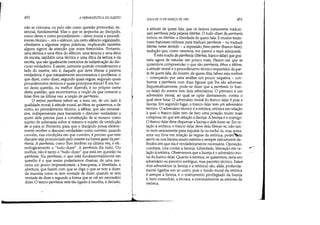 Il.i
:'
450 A HERMENtUTlCA DO SUJEITO
não se colocava, ou pelo não como questão primordial, es-
sencial, fundamental. Mas o que se impunha ao discípulo,
como dever e como procedimento - dever moral e procedi-
mento técnico -, era o silêncio, um certo silêncio organizado,
obediente a algumas regras plásticas, implicando também
alguns signos de atenção que eram fornecidos. Portanto,
uma técnica e uma ética do silêncio, uma técnica e uma ética
da escuta, também uma técnica e uma ética da leitura e da
escrita, que são igualmente exercícios de subjetivação do dis-
curso verdadeiro. E assim, somente quando consideramos o
lado do mestre, isto é, daquele que deve liberar a palavra
verdadeira, é que naturalmente encontramos o problema: o
que dizer, como dizer, segundo quais regras, segundo quais
procedimentos técnicos e quais princípios éticos? É em tor-
no desta questão, ou melhor dizendo, é no próprio cerne
desta questão, que encontramos a noção de que comecei a
falar-lhes na última vez: a noção de parrhesia.
O termo parrhesia refere-se, a meu ver, de um lado à
qualidade moral, à atitude moral, ao êthos, se quisermos, e de
outro, ao procedimento técnico, à tékhne, que são necessá-
rios, indispensáveis para transmitir o discurso verdadeiro a
quem dele precisa para a constituição de si mesmo como
sujeito de soberania sobre si mesmo e sujeito de veridicção
de si para si. Portanto, para que o discípulo possa efetiva-
mente receber o discurso verdadeiro como convém, quando
convém, nas condições em que convém, é preciso que este
discurso seja pronunciado pelo mestre na forma geral da par-
rhesia. A parrhesia, como lhes lembrei na última vez, é eti-
mologicamente o tudo-dizer. A parrhesia diz tudo. Ou
melhor, não é tanto o tudo-dizer que está em questão na
parrhesía. Na parrhesia, o que está fundamentalmente em
questão é o que assim poderíamos chamar, de uma ma-
neira um pouco impressionista: a franqueza, a liberdade, a
abertura, que fazem com que se diga o que se tem a dizer, .
da maneira como se tem vontade de dizer, quando se tem
vontade de dizer e segundo a forma que se crê ser necessário
dizer. O termo parrhesia está tão ligado à escolha, à decisão,
.....
AULA DE 10 DE MARÇO DE 1982 451
à atitude de quem fala, que os latinos justamente traduzi-
ram parrhesía pela palavra libertas. O tudo-dizer da parrhesía
tomou-se libertas: a liberdade de quem fala. E muitos tradu-
tores franceses utilizam para traduzir parrhesía - ou traduzir
libertas neste sentido - a expressão franc-parler (franco-falar),
tradus:ão que, como veremos, me parece a mais adequada.
E esta noção de parrhesía (libertas, franco-falar) que gos-
taria agora de estudar um pouco mais. Parece-me que se
quisermos compreender o que são parrhesía, êthos e tékhne,
·a atitude moral e O procedimento técnico requeridos da par-
te de quem fala, do mestre, de quem dita, talvez seja melhor
- começando por uma análise um pouco negativa - con-
frontar a parrhesía com duas figuras que lhe são adversas.
Esquematicamente, pode-se dizer que a parrhesía (o fran-
co-falar) do mestre tem dois adversários. O primeiro é um
adversário moral, ao qual se opõe diretamente, contra o
qual deve lutar. O adversário moral do franco-falar é pois a
lisonja. Em segundo lugar, o franco-falar tem um adversário
técnico. O adversário técnico é a retórica, retórica em relação
à qual o franco-falar tem de fato uma posição muito mais
complexa do que em relação à lisonja. A lisonja é o inimigo.
O franco-falar deve dispensar a lisonja e dela livrar-se. Em re-
lação à retórica, o franco-falar deve dela liberar-se, não tan-
to nem unicamente para expulsá-la ou excluí-la, mas antes,
uma vez livre em relação às regras da retórica, poder~la
servir-se nos limites muito estritos e sempre taticamente de-
finidos em que ela é verdadeiramente necessária. Oposição,
combate, luta contra a lisonja. Liberdade, liberação em re-.
lação à retórica. Observemos que a lisonja é o adversário mo-
ral do franco-falar. Quanto à retórica, se quisermos, seria seu
adversário ou parceiro ambíguo, mas parceiro técnico. Este9'
dois adversários (a lisonja e a retórica) são, aliás, profunda-
mente ligados um ao outro, pois o fundo moral da retórica
é sempre a lisonja, e o instrumento privilegiado da lisonja
é, bem entendido, a técnica, e eventualmente as astúcias da
retórica.
./-
 