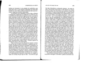 458 A HERMEmUTlCA DO SUJEITO
terística do lisonjeado, é uma relação de insuficiência que
passa pelo outro, e uma relação de falsidade que passa pela
mentira do outro. Disto podemos facilmente tirar uma con-
clusão e algumas eventuais observações.
A conclusão é que a parrhesía (o franco-falar, a libertas)
é exatamente a antilisonja. É a antilisonja no sentido de que,
na parrhesía, há efetivamente alguém que fala e que fala ao
outro, mas fala ao outro de modo tal que o outro, diferen- ,
temente do que acontece na lisonja, poderá constituir con-
sigo mesmo uma relação que é autônoma, independente,
plena e satisfatória. A meta final da parrhesía não é manter
aquele a quem se endereça a fala na dependência de quem
fala - como é o caso da lisonja. O objetivo da parrhesía é fa-
zer com que, em um dado momento, aquele a quem se en-
dereça a fala se encontre em uma situação tal que não neces-
site mais do discurso do outro. De que modo e por que não
necessitará mais do discurso do outro? Precisamente, por-
que o discurso do outro foi verdadeiro. Éna medida em que
o outro confiou, transmitiu um discurso verdadeiro àquele a
quem se endereçava que este então, interiorizando este dis-
curso verdadeiro, subjetivando-o, pode se dispensar da re-
lação com o outro. A verdade que na parrhesía passa de um
ao outro sela, assegura, garante a autonomia do outro, da-
quele que recebeu a palavra relativamente a quem a pro-
nunciou. É isto, creio, o que podemos dizer acerca da opo-
sição lisonjalparrhesía (franco-falar). Gostaria apenas de
acrescentar duas ou três observações.
Pode-se retrucar que não seria preciso esperar os textos
de que lhes falo, da época helenística e imperial, para en-
contrar o problema da lisonja em oposição à verdadeira e sã
direção das almas, assim como o temor e a crítica da lisortja.
Afinal, há em Platão uma imensa crítica da lisonja que pode
ser encontrada em uma série de textos12. Gostaria simples-
mente de observar o seguinte: a lisonja de que fala Platão,
à qual opõe a verdadeira relação do filósofo com o discípu-
lo, é essencialmente a lisonja do enamorado em relação ao
rapaz. Já a lisonja de que aqui se trata - nos textos de que'
'-..
AUlA DE 10 DE MARÇO DE 1982 459
lhes falo, helenísticos e sobretudo romanos - de modo al-
gum é uma lisonja enamorada do velho filósofo em relação
ao jovem rapaz, mas uma lisonja que podemos chamar de
sociopolítica. O suporte desta lisonja não é o desejo sexual,
mas a posição de inferioridade de um relativamente ao ou-
tro. E isto se refere a uma prática da direção - sobre a qual
já lhes falei - que é muito diferente daquela que se encon-
trava ou que era exemplificada nos primeiros diálogos so-
cráticos: o diretor, nos meios greco-romanos desta época, não
é tanto o velho sábio, o velho detentor da verdade que in-
terpela os jovens no estádio ou no ginásio e os convida a se
ocuparem consigo mesmos. O diretor é alguém que está em
uma posição socialmente inferior relativamente àqueles a
quem se endereça; é alguém remunerado; alguém a quem se
dá dinheiro; alguém que se faz vir à própria casa a título de
conselheiro permanente para que diga, se for o caso, o que se
deve fazer em uma ou outra situação política ou em uma ou
outra situação particular; é aquele a quem se pede conselhos
de conduta. Éuma espécie de familiar cuja relação é antes a de
cliente para patrão relativamente àquele que ele dirige. Esta
inversão social do diretor relativamente àquele que ele dirige
é muito significativa. Constitui, penso eu, uma das razões pe-
las quais o problema da lisonja foi tão importante. Com efei-
to, a posição do diretor como conselheiro privado no interior
de uma grande familia ou em um círculo de aristocratas colo-
cade maneira bem diferente [em relação ao modo como se
colocava] na Grécia clássica o problema da lisonja. Há, aliás,
acerca deste assunto ou deste tema, uma observação de Ga-
leno - a cujo texto voltaremos logo mais - que, embora pare-
ça um pouco estranha, explica-se, a meu ver, neste contexto.
Certa ocasião, Galeno afirmara: quem é dirigido não deve ser
rico e poderoso13
• Penso que, de fato, esta observação tem
sentido.somente comparativo. Tratar-se-ia, para ele, de afir-
mar: é preciso afinal que aquele que é dirigido não seja mui-
to mais rico nem muito mais poderoso do que quem dirige.
Ao problema da lisonja vincula-se também um proble-
ma político mais geral. Com efeito, a partir do momento em
 