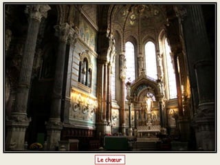 Au dessus de la porte principale, le tableau de Victor Orsel (1795-1850) « Lyon sauvée du choléra »
 