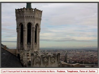 Deux cloches parmi les vingt-trois formant le carillon
 