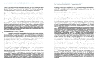 36 37
en más, y ante el desconocimiento mutuo de las Juntas y de las autoridades virreinales que mantuvieron su fide-
lidad a los gobiernos metropolitanos, la crisis de la monarquía devino en una compleja y extensa guerra civil
durante la cual se fueron erigiendo nuevas unidades políticas que no respetaban necesariamente la traza de las
divisiones administrativas coloniales.
La soberanía de los pueblos y la creación de una nueva nación
Los protagonistas de este proceso en el territorio rioplatense no fueron la nación o la nacionalidad
argentina, sino los pueblos que se consideraban soberanos o depositarios de la soberanía ante la ausencia del
monarca legítimo. Cabe señalar en ese sentido que en la tradición hispánica se reconocía como “pueblos” a las
comunidades políticas que tenían un gobierno propio y una relación de sujeción con el monarca como podían ser
las ciudades, provincias o reinos. En el virreinato rioplatense estos pueblos eran las ciudades pero entendidas no
tanto como un asentamiento humano o un ejido urbano, sino más bien como un cuerpo político con autoridad propia
que en este caso eran los Cabildos.
Ahora bien, que los pueblos se consideraran como sujetos soberanos no implicaba en modo alguno
que no existiera un concepto político de nación o que éste careciera de importancia. De hecho, los criollos nacidos
en el virreinato rioplatense, al igual que el resto de los americanos, se consideraban miembros de una nación: la
nación española que estaba integrada por la totalidad de los reinos, provincias y pueblos que le debían obediencia
a la Corona. Sin embargo, el enfrentamiento entre los gobiernos americanos y los representantes de las autoridades
españolas en América, derivó rápidamente en una lucha contra la metrópoli durante la cual comenzó a invocarse
el derecho a constituir nuevas naciones.
Este deslizamiento fue posible porque el concepto político de nación tenía entonces otro sentido que
el actual, pues hacía referencia a las poblaciones regidas por un mismo gobierno o unas mismas leyes sin que esto
implicara necesariamente ninguna forma de homogeneidad étnica o de identidad cultural, religiosa, lingüística
o histórica. Dicho de otro modo: la nación como cuerpo político no dependía ni se fundamentaba en la existencia
de una población con rasgos en común ni en la posesión de un territorio delimitado de antemano tal como lo
sostiene el principio de las nacionalidades. Además, y en el marco de los procesos revolucionarios que estaban
sacudiendo al mundo desde fines del siglo XVIII, se había ido difundiendo la idea de que la nación era una aso-
ciación que debía constituirse por la voluntad de sus miembros que eran los verdaderos soberanos y no los monarcas.
Y era en virtud de esta concepción que los pueblos rioplatenses podían dejar de pertenecer a la nación española
de la que se consideraban colonias, para pasar a constituir una nueva nación o, tal como ocurriría en el caso del
virreinato rioplatense, cuatro naciones: Argentina, Uruguay, Paraguay y Bolivia. Esto permite entender por qué
numerosos historiadores prefieren referirse al Río de la Plata y no a la Argentina durante la primera mitad del siglo
XIX, procurando así evitar el anacronismo que implica considerar a esa nación como una entidad preexistente a
la Revolución o que heredó sin solución de continuidad el virreinato. De hecho si hay un rasgo que caracteriza al
período posrevolucionario es la indeterminación con respecto a qué pueblos debían organizarse políticamente
como nación, cuestión que no se resolvió hasta la segunda mitad de ese siglo.
Pero no sólo no era claro qué pueblos se iban a asociar entre sí para constituirse como naciones, sino
que también estaba en discusión de qué modo lo harían. En ese sentido es posible distinguir dos tendencias aunque
las propuestas concretas solían combinar elementos de una y otra: la de quienes promovían la creación de una
nación indivisible de carácter abstracto y compuesta por individuos, y la de quienes consideraban que debía con-
formarse a partir de un acuerdo entre los pueblos soberanos. Ambas concepciones animaron respectivamente las
propuestas unitaria y confederal, aunque debe tenerse presente que no eran formulaciones puras pues, por ejemplo,
los unitarios también consideraban que la retroversión de la soberanía había sido a los pueblos, pero que éstos
habían decidido constituirse como una nación en 1810 o en 1816.
La nación no era entonces un sujeto ya constituido, sino que más bien podría considerarse como un
horizonte al que se aspiraba a llegar a través de la sanción de una Constitución que debía dar cierre al proceso
revolucionario a partir de institucionalizar la libertad y la independencia proclamadas entre 1810 y 1816. Pero en
torno a ese punto de llegada había agudas diferencias ideológicas y de intereses que dieron lugar a una extensa
disputa en la que se puso en juego no sólo su delimitación espacial (qué pueblos y territorios debían integrar
dicha Constitución), sino también social (qué sectores la componían, cuáles estaban excluidos, cómo se concebían
las relaciones sociales) y política (qué derechos y obligaciones tenían sus miembros, cómo se los concebía y se los
representaba).
CAPÍTULO 1 / 1810-1860 LA INDEPENDENCIA Y LA ORGANIZACIÓN NACIONAL
FABIO WASSERMAN - Revolución y Nación en el Río de la Plata (1810-1860)
Cada uno de estos pueblos constituiría así una nacionalidad que, como tal, tiene derecho a erigir un Estado nacional
soberano para que la represente políticamente. Desde este punto de vista que rigió y aún suele regir nuestra com-
prensión del presente y del pasado, la Revolución de Mayo sólo podía ser una expresión de la nacionalidad argen-
tina que procuraba emanciparse del dominio colonial para poder constituirse en una nación soberana.
En verdad, esta interpretación terminó de consagrarse alrededor de 1910 en el marco de las discusiones
acerca de la nación y la identidad nacional que se suscitaron durante los festejos por el Centenario. Su éxito se
puede apreciar en su rápida difusión y en su perduración que la convirtieron en una suerte de sentido común de
la sociedad argentina, pero también en su capacidad para admitir los más variados contenidos y orientaciones sin
que mayormente se pusiera en cuestión su asociación con el origen de la nación. Aunque por ese mismo motivo ya
no podía haber consenso en la caracterización de la Revolución y en la de sus protagonistas, temas en torno a los
cuales se entablaron a lo largo del siglo XX numerosas polémicas históricas que eran también políticas e ideoló-
gicas pues estaban teñidas por las diferentes ideas acerca de la nación que tenía cada sector o autor. De ahí que
estas disputas tendieran a organizarse en torno a polos antagónicos que obligaban a tomar partido por uno u otro:
Saavedra o Moreno; Buenos Aires o el interior; movimiento popular o elitista; origen civil o militar; influencia del
pensamiento ilustrado francés o de la neoescolástica española.
Ahora bien, desde hace algunos años los historiadores comenzaron a plantear que la nación es una cons-
trucción reciente y no un sujeto que atraviesa toda la historia, la expresión de una esencia atemporal o una entidad
predestinada a constituirse como tal. Este cambio de perspectiva coincidió con la necesidad de revisar la idea
transmitida durante generaciones según la cual la Revolución de Mayo había sido la expresión de la nacionalidad
argentina oprimida o de algún agente histórico capaz de representarla (ya sea la elite criolla, la burguesía por-
tuaria, el pueblo, un sistema de ideas o valores, etc.). Es que esa nacionalidad no sólo era entonces inexistente sino que,
así planteada, también era inconcebible. De ese modo, como veremos a continuación, también se puso en cuestión
la relación de causalidad entre nación y revolución, procurándose dar además otro tipo de explicaciones sobre las causas
de esta última y de los conflictos que le siguieron.
La Revolución en el marco de la crisis de la monarquía
Este cambio de enfoque preside buena parte de los estudios recientes sobre el proceso revolucionario.
En efecto, la trama que le dio origen tiende a explicarse en el marco de una progresiva crisis económica y política
que estaba jaqueando a la monarquía española, la cual se fue potenciando por su poca afortunada participación
en los conflictos entre Francia e Inglaterra a comienzos del siglo XIX. Esta creciente debilidad se hizo evidente en
el Río de la Plata cuando las autoridades coloniales se mostraron impotentes para defender sus dominios durante
las invasiones inglesas de 1806-1807. Sin embargo, es bueno advertirlo, eran muy pocos los que entonces pusieron
en duda la legitimidad del dominio español o, al menos, la pertenencia de América a la Corona.
Esta crisis, que se había ido agudizando en forma acelerada a partir de 1805 con la derrota de la
Armada Española en Trafalgar, se hizo irreversible a partir de 1808 como consecuencia de la acefalía provocada por
las Abdicaciones de Bayona que, promovidas por Napoleón Bonaparte, derivaron en el desplazamiento del trono de
los Borbones y en la coronación de su hermano José. Este cambio de dinastía, si bien fue aceptado por algunas
autoridades, concitó un fuerte rechazo a ambos lados del Atlántico. En España se produjeron levantamientos popu-
lares como reacción a la presencia de las tropas francesas, mientras que el estado de acefalía tuvo como consecuencia
que en los reinos y provincias de la península se erigieran Juntas de gobierno basadas en la doctrina de la retro-
versión de la soberanía a los pueblos. Aunque con dificultad, estas Juntas lograron ponerse de acuerdo y crearon
una Junta Central que se puso al frente del gobierno. En América también se crearon algunas Juntas con diversa
suerte (México y Montevideo en 1808; Chuquisaca y La Paz en 1809), pero en general se mantuvieron las estructuras
de gobierno colonial, se juró lealtad a Fernando VII que permanecía cautivo y se reconoció a la Junta Central como órgano
legítimo de gobierno que, además, había hecho una convocatoria a las Cortes en la que los pueblos americanos tendrían
una representación minoritaria.
Este estado de cosas se modificó en 1810 cuando comenzaron a llegar a América las noticias sobre el
arrollador avance de Napoleón en España, la disolución de la Junta Central y la creación en su reemplazo de un
Consejo de Regencia. En varias ciudades americanas se desconoció el Consejo y se proclamó que, ante la ausencia
de toda autoridad legítima, la soberanía debía ser reasumida por los pueblos, promoviéndose en consecuencia la
creación de Juntas para que gobernaran en nombre de Fernando VII, tal como sucedió en Buenos Aires durante
la Semana de Mayo que culminó con la elección de la que pasó a la historia con el nombre de Primera Junta. De ahí
LA CONSTRUCCIÓN DE LA NACIÓN ARGENTINA. EL ROL DE LAS FUERZAS ARMADAS
 