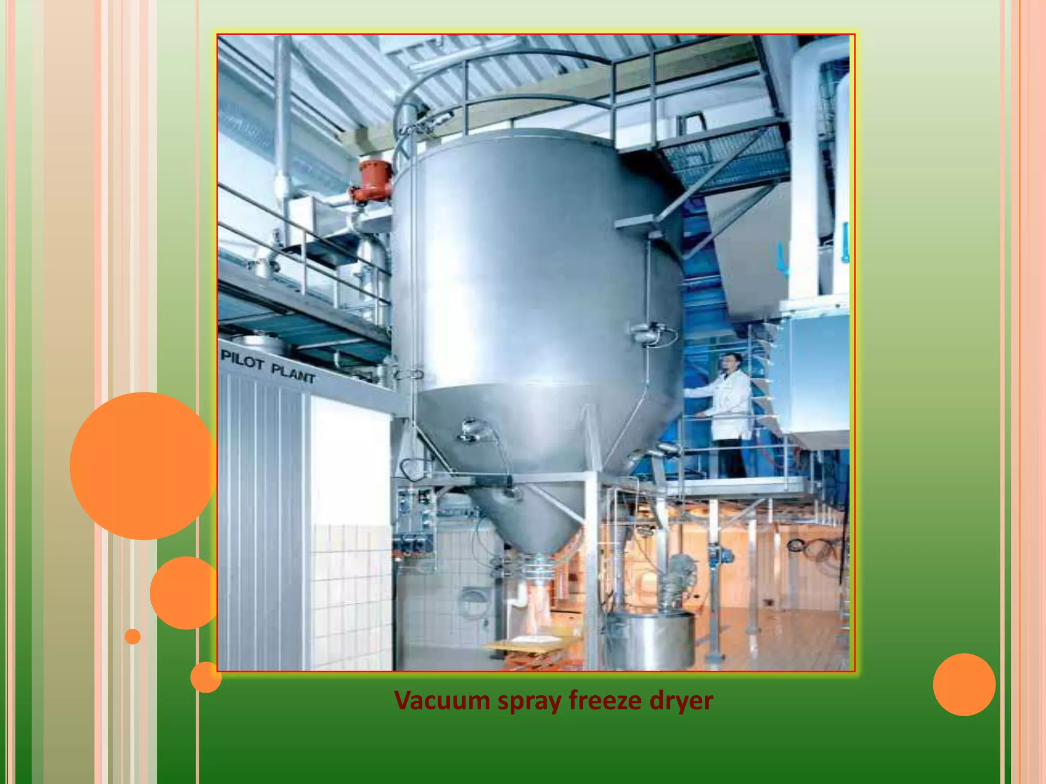 Vacuum spray freeze dryer
 