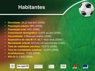 O país é etnicamente diversificado, com as maiores comunidades caucasianas, indianas e mestiças da África. Embora 79,6% da população seja negra, esta categoria não é nem linguisticamente, nem culturalmente homogénea, pois os  seus integrantes falam línguas um tanto diferentes, das quais nove são oficialmente reconhecidas. 