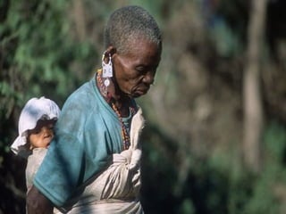 Este sistema vigorou até o ano de 1990, quando o presidente sul-africano tomou várias medidas e colocou fim ao apartheid.  Entre estas medidas estava a libertação de Nelson Mandela, preso desde 1964 por lutar com o regime de segregação.  Em 1994, Mandela assumiu a Presidência da África do Sul, tornando-se o primeiro presidente negro do pais. 