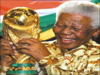 Algumas frases de Nelson Mandela: - “Sonho com o dia em que todas as pessoas levantar-se-ão e compreenderão que foram feitos para viverem como irmão.” - “Uma boa cabeça e um bom coração formam uma formidável combinação” - “Não há caminho fácil para a liberdade.” - “A queda da opressão foi sancionada pela humanidade, e é a maior aspiração de cada homem livre.” - “A luta é a minha vida. Continuarei a lutar pela Liberdade até o fim de meus dias.” - “A educação é arma mais forte que você pode usar para mudar o mundo.” 