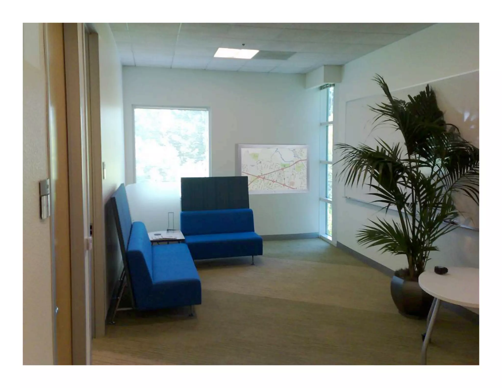 Friendsters At Work: Displaying Social Media Streams in the Workplace