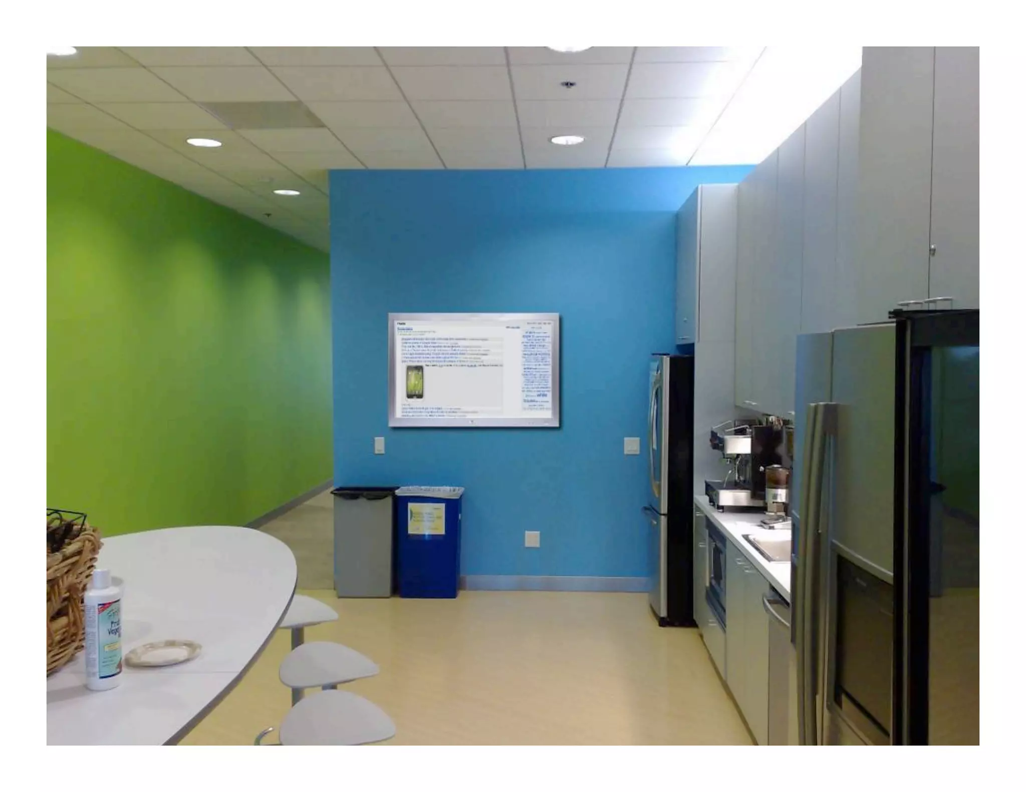 Friendsters At Work: Displaying Social Media Streams in the Workplace