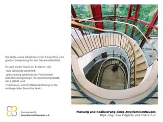 Die Mitte eines Objektes ist im Feng Shui von großer Bedeutung für die Gesamtstabilität.  Es galt einen Raum zu kreieren, der  das Gebäude zentriert,  gleichzeitig gewünschte Funktionen (Erschließungswege, Versammlungsplatz, etc.) erfüllt und  Harmonie- und Kraftausstrahlung in die umliegenden Bereiche lenkt. 