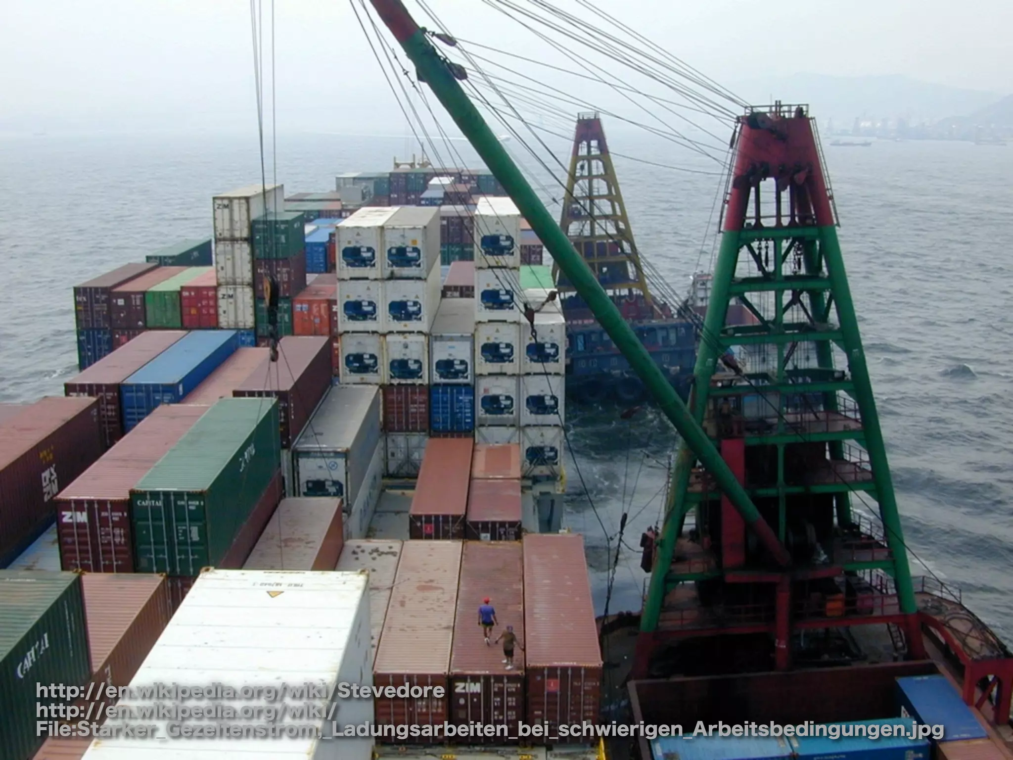 http://en.wikipedia.org/wiki/Stevedore
http://en.wikipedia.org/wiki/
File:Starker_Gezeitenstrom,_Ladungsarbeiten_bei_schwierigen_Arbeitsbedingungen.jpg
 