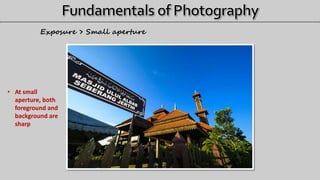 Exposure > Small aperture
• At small
aperture, both
foreground and
background are
sharp
 