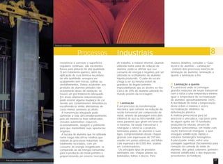 resistência à corrosão e superfícies 
regulares contínuas, são excelentes 
bases para pinturas de alta qualidade. 
O pré-tratamento químico, além da 
aplicação de cura térmica na pintura 
de alta qualidade, assegura um 
acabamento sem trincas, bolhas ou 
desfolhamentos. Danos acidentais aos 
produtos de alumínio pintados não 
ocasionarão áreas de oxidação, se 
houver um pré-tratamento adequado. 
Em áreas altamente industrializadas 
pode ocorrer alguma mudança de cor 
devido aos contaminantes atmosféricos 
escolhendo-se então alternativas de 
cores menos sensíveis ao efeito. 
A manutenção adequada pode 
aumentar a vida útil consideravelmente, 
pois até mesmo os mais sofisticados 
veículos automotivos requerem, 
ocasionalmente, lavagem e polimento 
para que mantenham suas aparências 
originais. 
A sucata do alumínio que foi utilizada 
numa longa vida útil ou retalhos que 
sobram de processos industriais são 
totalmente reciclados, com um 
consumo de energia insignificante se 
comparado ao da energia consumida 
para a produção do metal primário e 
proporcionando um enorme mercado 
de trabalho, a maioria informal. Quando 
utilizada numa usina de redução de 
alumina, pode-se afirmar que seu 
consumo de energia é negativo, por ser 
utilizada no resfriamento do alumínio 
líquido produzido. O valor da sucata 
chega a ser da mesma ordem de 
grandeza do lingote primário, 
impossibilitando que se destine ao lixo. 
Cerca de 20% do alumínio utilizado no 
mundo provém da reciclagem. 
Laminação 
É um processo de transformação 
mecânica que consiste na redução da 
seção transversal por compressão do 
metal, através da passagem entre dois 
cilindros de aço ou ferro fundido com 
eixos paralelos que giram em torno de 
si mesmos. Tal seção transversal é 
retangular e refere-se a produtos 
laminados planos de alumínio e suas 
ligas, compreendendo desde chapas 
grossas com espessuras de 150 mm, 
usadas em usinas atômicas, até folhas 
com espessura de 0,005 mm, usadas 
em condensadores. 
Os principais tipos de produtos 
laminados são: chapas planas ou 
bobinadas, folhas e discos. Para 
maiores detalhes, consultar o “Guia 
técnico do alumínio - Laminação”. 
Existem dois processos básicos de 
laminação de alumínio: laminação a 
quente e laminação a frio. 
Laminação a quente 
É o processo onde se consegue 
grandes reduções da seção transversal 
com o metal a uma temperatura mínima 
igual à temperatura de recristalização 
do alumínio, aproximadamente 350ºC. 
A ductilidade do metal a temperaturas 
desta ordem é máxima e ocorre 
recristalização dinâmica na 
deformação plástica. 
A matéria-prima inicial para tal 
processo é uma placa, cujo peso varia 
de alguns quilos até 15 toneladas, 
produzida na refusão, através de 
fundição semicontínua, em molde com 
seção transversal retangular, a qual 
assegura solidificação rápida e 
estrutura metalúrgica homogênea. 
A placa pode, então, sofrer uma 
usinagem superficial (faceamento) para 
remoção da camada de óxido de 
alumínio, dos grãos colunares (primeiro 
material solidificado) e das impurezas 
provenientes da fundição. 
36 37 
Placa para laminação a quente 
Bobinas laminadas 
Processos Industriais 8 
 