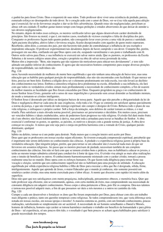 e ganhá-las para Jesus Cristo. Deus o requererá de suas mãos. Todo professor deve viver uma existência de piedade, pureza,
esmerado esforço no desempenho de todo dever. Se o coração arde com o amor de Deus, ver-se-á na vida aquela pura afeição
que é essencial; far-se-ão fervorosas orações e dar-se-ão fiéis advertências. Quando estas são negligenciadas, periclitam as
almas sob seu cuidado. É melhor gastar menos tempo com longas preleções e estudos absorventes do que deixar de atender a
tais deveres negligenciados.
No entanto, depois de todos esses esforços, os mestres verificarão talvez que alguns desenvolvem caráter destituído de
princípios. São frouxos na moral, o que é, em muitos casos, resultado de viciosos exemplos e falta de disciplina dos pais.
Conquanto os professores façam tudo quanto podem, não conseguirão levar esses jovens a uma vida de pureza e santidade.
Após paciente disciplina, afetivo labor e fervorosa oração, ficarão decepcionados com aqueles de quem muito esperaram.
Receberão, além disto, a censura dos pais, por não haverem tido poder de contrabalançar a influência de seu exemplo e
imprudente educação. O professor experimentará tais desalentos depois de haver cumprido o seu dever. Compete-lhe, porém,
prosseguir em sua obra, confiando em que Deus opere com ele, ocupando varonilmente o seu posto e trabalhando com fé.
Outros serão salvos para Deus, e sua influência se exercerá em salvar outros ainda. Que os pastores, os professores da Escola
Sabatina e de nossos colégios unam alma, coração e propósito na obra de salvar nossa juventude da ruína.
Muitos têm a impressão: "Bem, não importa que não sejamos tão meticulosos para educar-nos devidamente", e tem sido
adotado um padrão inferior de conhecimento. E agora que são necessários homens competentes para ocupar diversas posições
de responsabilidade, tais indivíduos são
Pág. 118
raros; havendo necessidade de mulheres de mente bem equilibrada e que não tenham uma educação de baixo teor, mas uma
educação que as habilite para qualquer posição de responsabilidade, elas não são encontradas com facilidade. O que merece ser
feito, precisa ser bem feito. Embora a religião deva ser o elemento predominante em toda escola, isso não levará ao declínio
dos conhecimentos nas letras. Embora a atmosfera religiosa deva predominar na escola, difundindo a sua influência, ela fará
com que todos os verdadeiros cristãos sintam mais profundamente a necessidade de conhecimento completo, a fim de usarem
da melhor maneira as faculdades que lhes foram concedidas por Deus. Enquanto progridem na graça e no conhecimento de
nosso Senhor Jesus Cristo, gemerão sob o senso de suas imperfeições e procurarão sem cessar distender as faculdades mentais,
de modo a tornarem-se cristãos inteligentes.
O Senhor Jesus é desonrado por idéias ou desígnios baixos de nossa parte. Aquele que não percebe a obrigatoriedade da lei de
Deus e negligencia observar cada uma de suas exigências, viola toda a lei. O que se contenta em satisfazer apenas parcialmente
a norma da justiça, e que não triunfa de todo inimigo espiritual, não cumpre o desígnio de Cristo. Rebaixa todo o plano de sua
vida religiosa, e enfraquece o próprio caráter. Sob a força da tentação, seus defeitos de caráter tomam as rédeas, e o mal
triunfa. Para satisfazer a mais elevada norma possível, precisamos ser perseverantes e decididos. Em muitos casos, precisam
ser vencidos hábitos e ideais estabelecidos, antes de podermos fazer progresso na vida religiosa. O cristão fiel dará muito fruto;
ele é um obreiro; não ficará indolentemente à deriva, mas porá toda a armadura para travar as batalhas do Senhor. A obra
essencial é conformar os gostos, os apetites, as paixões, os motivos e desejos com a grande norma de justiça. A obra deve
começar no coração. A menos que este seja puro e esteja em perfeita harmonia com a vontade de Cristo, qualquer paixão
dominante, qualquer
Pág. 119
hábito ou defeito, tornar-se-á um poder para destruir. Nada menos que o coração inteiro será aceito por Deus.
Deus quer que os professores em nossas escolas sejam eficientes. Se tiverem avançada compreensão espiritual, perceberão que
é importante não serem deficientes no conhecimento das ciências. A piedade e a experiência religiosa jazem à própria base da
verdadeira educação. Que ninguém julgue, porém, que para tornar-se um educador não é essencial nada mais do que ser
fervoroso em assuntos religiosos. Ao passo que os mestres precisam de piedade, necessitam também de um completo
conhecimento das ciências. Isto não só fará com que se tornem cristãos bons e práticos, mas os habilitará a educar os jovens, e
terão ao mesmo tempo sabedoria celestial para conduzi-los à fonte de água viva. O cristão visa atingir as mais altas realizações
com o intuito de beneficiar os outros. O conhecimento harmoniosamente misturado com o caráter cristão, tornará a pessoa
realmente uma luz no mundo. Deus opera com os esforços humanos. Os que fazem toda diligência para tornar firme sua
vocação e eleição, sentirão que um conhecimento superficial não os habilitará para uma posição de utilidade. A educação
equilibrada por sólida experiência religiosa habilita o filho de Deus para executar a obra que lhe é designada, sólida, firme,
inteligentemente. Aquele que aprende de Jesus, o maior Educador que o mundo já conheceu, não somente possuirá um
simétrico caráter cristão, mas uma mente exercitada para o labor eficaz. A mente que discerne com rapidez irá muito além da
superfície.
Deus não quer que nos satisfaçamos com mente preguiçosa, indisciplinada, pensamentos obtusos, e memória fraca. Quer que
todo professor seja eficiente, não se contentando, apenas, com certa medida de êxito, mas compreendendo sua necessidade de
constante diligência em adquirir conhecimento. Nosso corpo e alma pertencem a Deus, pois Ele os comprou. Deu-nos talentos
e tornou-nos possível adquirir mais, a fim de que possamos ser úteis a nós mesmos e a outros no caminho da vida.
Pág. 120
Cumpre a cada um desenvolver e fortalecer os dons que lhe foram emprestados por Deus, para efetuar com eles um trabalho
mais diligente e prático, tanto em questões temporais como religiosas. Se todos compreendessem isto, que vasta diferença seria
notada em nossas escolas, em nossas igrejas e missões! A maioria contenta-se, porém, com um limitado conhecimento, poucas
realizações, satisfazendo-se simplesmente em ser aceitável. A necessidade de ser homens semelhantes a Daniel e Moisés,
homens de influência, homens cujo caráter se tornou harmônico mediante o trabalho em benefício da humanidade e para glória
de Deus - tal experiência, só uns poucos têm tido, e o resultado é que bem poucos se acham agora habilitados para satisfazer à
grande necessidade dos tempos.


                 www.terceiroanjo.org
            Sua fonte de pesquisa na internet
 