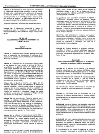 Nº 6.151 Extraordinario GACETAOFIOALDE LAREPUBLICABOLIVARIMA DE VENEZUELA 61
Artículo 33. El ministerio del poder popular con competencia
en materia de finanzas podrá establecer el uso de bandas,
cápsulas, sellos o cualesquiera otros aditamentos de garantía,
los cuales se venderán al costo a quien produzca o importe
especies gravadas, en la cantidad por ellos o ellas requerida,
para amparar las especies y su precio deberá incluirse en las
correspondientes planillas de liquidación de impuestos.
Igualmente determinará la forma en que deberán ser usados.
Artículo 34. El Reglamento establecerá lo relativo al
procedimiento para la liquidación y recaudación de los
impuestos creados por este Decreto con Rango, Valor y Fuerza
de Ley.
TITULO III
DE LA ADMINISTRACIÓN DEL IMPUESTO Y DEL
CONTROL FISCAL
Capitulo I
Disposiciones Generales
Artículo 35. La Administración Tributaria Nacional tendrá a su
cargo la persecución del contrabando, la vigilancia de la
circulación del alcohol y especies alcohólicas y la lucha contra la
producción clandestina.
Artículo 36. Cuando por falta de contabilidad o irregularidades
en los asientos de ésta, pérdida o extravío de libros o
comprobantes y, en general, cuando por cualquier causa no
fuere posible determinar las bases legales para calcular los
correspondientes Impuestos que deban pagarse en virtud de las
disposiciones de este Decreto con Rango, Valor y Fuerza de
Ley, podrán los funcionarios o funcionarias fiscales hacer una
estimación de oficio mediante apreciaciones presuntivas,
derivadas de los datos, circunstancias o hechos que directa o
indirectamente permitan establecer los supuestos requeridos
para determinar la contribución.
Artículo 37. El Ejecutivo Nacional, por órgano de los
ministerios del poder popular con competencia en materia de
finanzas, industrias y comercio, podrá ordenar o autorizar la
instalación de controles especiales sobre la producción de
alcohol etílico o especies alcohólicas, tales como sistemas
cerrados de producción o Almacenes Fiscales, los cuales
tendrán las características que establezca el Reglamento de
este Decreto con Rango, Valor y Fuerza de Ley.
Artículo 38. La Administración Tributaria Nacional podrá
simplificar o establecer características especiales para el
cumplimiento de los deberes establecidos en este Decreto con
Rango, Valor y Fuerza de Ley, por parte de los productores o
productoras nacionales de bebidas alcohólicas obtenidas de
manera artesanal provenientes de materia prima nacional, o a
aquellas categorías de contribuyentes que ésta determine en el
instrumento normativo que para los efectos se dicte.
Artículo 39. La industria y el comercio de alcohol etílico y
especies alcohólicas, así como la fabricación de aparatos aptos
para destilación de alcohol estarán sujetos en forma
permanente a las visitas, intervenciones y presentación de la
totalidad de los libros y documentos a los fines de las
verificaciones, fiscalizaciones y demás medidas de vigilancia
fiscal.
Artículo 40. La Administración Tributaria Nacional podrá negar
el registro a que se refiere el artículo 42 de este Decreto con
Rango, Valor y Fuerza de Ley, cuando no se cumplan las
condiciones fijadas en ella y en su Reglamento para el
funcionamiento de las industrias y comercios relacionados con
alcohol y especies alcohólicas.
De igual forma, podrá suspenderse o revocarse los registros y
autorizaciones otorgados cuando se expendan bebidas
adulteradas, cuando se intente ejercer actividades comerciales
y mercantiles contrarias a la ley, cuando se incumpla con
alguno de los requisitos esenciales establecidos en la presente
Ley y su Reglamento para el ejercicio de la industria y el
expendio, y cuando la situación de los establecimientos y otras
circunstancias relacionadas con ellos sean tales que faciliten el
fraude al Tesoro Nacional.
Igualmente, podrá suspenderse o revocarse los registros y
autorizaciones otorgados cuando los propietarios o propietarias,
representantes, empleados o empleadas u otras personas, que
se encuentren en el expendio, impidiesen o entorpeciesen las
labores de fiscalización o verificación por parte de la
Administración Tributaria Nacional.
Artículo 41. Quienes adquieran o arrienden industrias y
expendios de alcohol o especies alcohólicas responderán
solidariamente de las obligaciones fiscales de su antecesor o
antecesora, derivadas del presente Decreto con Rango, Valor y
Fuerza de Ley.
Capítulo II
De las Formalidades para el Ejercicio de la Industria
Expendio de Alcohol y Especies Alcohólicas
Artículo 42. El ejercicio de la industria y la producción
artesanal relacionada con las especies alcohólicas, estarán
sometidos a la formalidad de inscripción previa en el registro,
que a tal efecto llevará la Administración Tributaria Nacional.
Para iniciar el ejercicio de la producción de especies alcohólicas,
previa inscripción en el registro a que se refiere el
encabezamiento de este artículo, los interesados deberán
solicitar la correspondiente autorización por ante la
Administración Tributaria Nacional.
La Administración Tributaria determinará los requisitos que
deben contener las solicitudes de registro y autorización.
Artículo 43. Para poder iniciar sus actividades, los y las
industriales de especies gravadas deberán constituir caución,
conforme determine el Reglamento de este Decreto con Rango,
Valor y Fuerza de Ley.
Artículo 44. Los que se dediquen a la fabricación, importación
y comercialización de alcohol y especies alcohólicas y a la venta
de aparatos aptos para la fabricación de especies alcohólicas,
están obligados a llevar registros de control, que para cada
caso establezca la Administración Tributaria, sin perjuicio de las
obligaciones establecidas en otras normas de carácter aduanero
y tributario.
Artículo 45. Sólo podrá expenderse bebidas alcohólicas en los
establecimientos destinados a la venta o al consumo de bebidas
alcohólicas, que posean su respectiva licencia de licores y
patente de industria y comercio y demás requisitos establecidos
en las leyes correspondientes.
El incumplimiento de esta disposición dará lugar al comiso de
dicha mercancía y el cierre por un período de diez (10) días y,
 