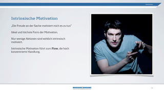 „Die Freude an der Sache motiviert mich es zu tun“
Ideal und höchste Form der Motivation.
Nur wenige Aktionen sind wirklich intrinsisch
motiviert.
Intrinsische Motivation führt zum Flow, die hoch
konzentrierte Handlung.
Intrinsische Motivation
Gamification
16
 