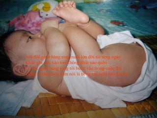 Với đôi gánh hàng rong nuôi lớn đời tôi từng ngày
Khắc ghi mãi vào tim không phút nào quên
Có đôi gánh hàng rong tôi bước vào trong cuộc đời
Tiếng ru thuở còn nằm nôi là tiếng rao nuôi lớn đời tôi.
 