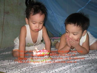 Trên con phố khuya có một người đang gánh hàng rong
Cơn mưa vẫn rơi tiếng rao buồn lạc lõng chơi vơi
Bao năm vẫn ngược xuôi lòng vui thấy con thơ mĩm cười
Mưa ơi thôi ngừng rơi để mẹ về còn chút niềm vui
 