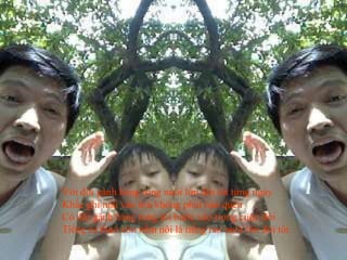 Với đôi gánh hàng rong nuôi lớn đời tôi từng ngày
Khắc ghi mãi vào tim không phút nào quên
Có đôi gánh hàng rong tôi bước vào trong cuộc đời
Tiếng ru thuở còn nằm nôi là tiếng rao nuôi lớn đời tôi.
 