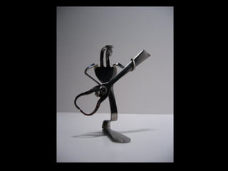 Pequenas esculturas com garfos