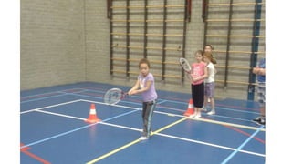 Gastlessen basketbal en tennis