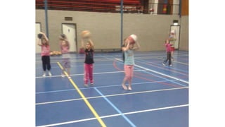 Gastlessen basketbal en tennis