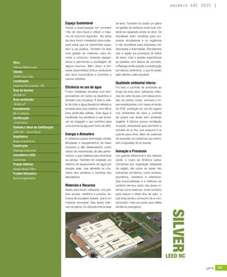 revistagbcbrasil.com.br 147jul/15
anuário GBC 2015
Espaço Sustentável
Houve a preocupação em contratar
mão de obra local e utilizar o máxi-
mo de insumos regionais. Na saída
da obra foram instalados lava-rodas,
para evitar que os caminhões sujas-
sem a via pública. Também foi feita
uma gestão de materiais, para oti-
mizar o consumo, evitando desper-
dícios e permitindo a reciclagem de
alguns insumos. Além disso, a em-
presa disponibiliza ônibus exclusivos
aos seus funcionários e incentiva a
carona solidária.
Eficiência no uso de água
Foram instaladas torneiras com tem-
porizadores em todos os lavatórios e
também nos chuveiros. É feita a cole-
ta de toda a água pluvial do telhado e
enviada para uma cisterna, com filtros
para partículas sólidas. Esta água é
reutilizada nos sanitários e nas tornei-
ras de irrigação o que contribui para
uma economia água em torno de 36%.
Energia e Atmosfera
A cobertura possui iluminação zenital,
lâmpadas e equipamentos de baixo
consumo e alto desempenho, como
cabos de transmissão de alta perfor-
mance, o que colabora para minimizar
as perdas. Também foi instalado um
sistema de aquecimento de água por
energia solar, que alimenta os chu-
veiros dos vestiários e torneiras dos
laboratórios.
Materiais e Recursos
Nesta obra foram utilizados, nos pré-
dios sociais, refeitório e portaria, es-
trutura de eucalipto tratado, que é um
material renovável. Nas áreas inter-
nas da planta, foi utilizada tinta à base
de terra. Também foi criado um plano
de gestão de resíduos onde todo ma-
terial era separado ainda na obra. Os
recicláveis eram vendidos para em-
presas recicladoras e os orgânicos
e não recicláveis para empresas cre-
denciadas e licenciadas. Percebendo
que a região era produtora de tijolos
de barro, mas o projeto especificava
as paredes com blocos de concreto,
a Plaenge então propôs a substituição
por blocos cerâmicos, o que foi aceito
pelo cliente e pelo arquiteto.
Qualidade ambiental interna
Foi feito o controle de emissões ao
longo de toda obra. Utilizando méto-
dos de corte de piso com baixa emis-
são de poeira, tintas, vernizes e im-
permeabilizantes com baixa emissão
de COV, proibição do uso do cigarro
nos ambientes da obra e controle
de poeira nas áreas sem proteção
vegetal. A fábrica possui ventilação
cruzada, venezianas quer permitem a
entrada do ar frio, que empurra o ar
quente para cima, além de sistemas
de exaustão na cobertura que permi-
tem a expulsão do ar quente.
Inovação e Processos
Um grande diferencial é seu telhado
verde, o maior da América Latina.
Composto por vegetação adaptada
da região, ele cobre as áreas não
industriais da fábrica, como portaria,
escritórios, vestiários e refeitórios.
Sua funcionalidade é a melhoria do
conforto térmico tanto das áreas in-
ternas como externas, onde contribui
para reduzir o efeito ilha de calor, o
que evita ainda o consumo de ar con-
dicionado, mais um ponto que reflete
eficiência energética.
Obra:
Fábrica Matte Leão
Cliente:
SAAB Coca Cola
Localização:
Fazenda Rio Grande - PR
Área do terreno:
80.000 m²
Área construída:
18.000 m²
Investimento:
R$ 4 milhões
Certificação:
12/04/2012
Sistema e Nível da Certificação:
LEED NC – Nível Silver
Arquitetura:
Bopp arquitetura
Construção:
Plaenge Industrial
Consultoria LEED:
Sustentax
Projeto Elétrico:
Sérgio Bopp Filho
Projeto Hidráulico:
Barch Engenharia
SILVER
LEED NC
 