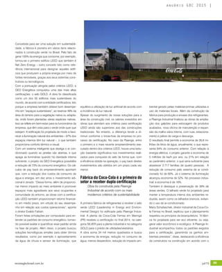 revistagbcbrasil.com.br 99jul/15
anuário GBC 2015
biental gerado pelas matérias-primas utilizadas e
uso de materiais locais. Além da construção da
fábrica para produção e envase dos refrigerantes,
a Plaenge Industrial finalizou as obras de amplia-
ção dos galpões para estocagem de produtos
acabados, nova oficina de manutenção e expan-
são da malha viária interna, com ruas, estaciona-
mento e pátios de carga e descarga.
O resultado final permite a economia de 26,8 mi-
lhões de litros de água, anualmente, o que repre-
senta 64% do consumo anterior. Com relação à
energia elétrica, o projeto garante a economia de
5 milhões de kw/h por ano, ou 21% em relação
ao parâmetro anterior, o que seria suficiente para
abastecer 2.717 famílias de quatro pessoas. A
redução de consumo pelo sistema de ar condi-
cionado foi de 60%. Já o sistema de iluminação
alcançou economia de 52%. No processo indus-
trial, a economia é de 16%.
Também é destaque a preservação de 39% de
áreas verdes. O telhado verde foi projetado para
manter a temperatura interna dos ambientes re-
duzida, assim como os telhados brancos, evitan-
do o uso de ar-condicionado.
Mario Schafaschek, diretor industrial da Coca-Co-
la Femsa no Brasil, explicou que o planejamento
respeitou os princípios da bioarquitetura. “A fábri-
ca foi projetada para ser eco eficiente, ou seja,
gerar valor econômico e ecológico. A Plaenge In-
dustrial acompanhou todos os padrões exigidos
para a certificação, garantindo os ganhos am-
bientais previstos”, disse, destacando a eficiência
da construtora na construção em acordo com o
equilibra a utilização de luz artificial de acordo com
a incidência de luz natural.
Apesar do surgimento de novas soluções para a
área da construção civil, os valores investidos em
obras que atendam aos critérios para certificação
LEED ainda são superiores aos das construções
tradicionais. No entanto, a diferença tende a di-
minuir conforme o know-how da empresa no pro-
cesso de certificação. No caso da Plaenge, entre
o primeiro e o mais recente empreendimento exe-
cutado dentro dos critérios LEED, houve uma redu-
ção bastante significativa nos investimentos reali-
zados para conquista do selo de forma que, com
a eficiência obtida na operação, o pay back destes
investimentos são obtidos em um prazo cada vez
menor.
Fábrica da Coca-Cola é a primeira do
setor a receber dupla certificação
	 Obra foi construída pela Plaenge
	 Industrial de acordo com os mais
	 modernos critérios de sustentabilidade
A primeira fábrica de refrigerantes a receber o selo
verde LEED (Leadership in Energy and Environ-
mental Design) foi edificada pela Plaenge Indus-
trial. A planta da Coca-Cola Femsa em Maringá
(PR) recebeu a certificação no final 2014, na cate-
goria SILVER para a planta industrial e na categoria
GOLD para o prédio de utilidades/vestiários.
A obra soma 34 mil metros quadrados e busca
a economia de energia, redução no consumo de
água, menos desperdício, redução do impacto am-
Concebida para ser uma solução em sustentabili-
dade, a fábrica é pioneira em vários itens relacio-
nados à construção verde no Brasil. Pelo fato de
gerar 100% da energia que consome, por exemplo,
tornou-se o primeiro edifício LEED que também é
Net Zero Energy – outro conceito tido como refe-
rência internacional para designar aqueles edifí-
cios que produzem a própria energia por meio de
fontes renováveis, graças aos seus sistemas cons-
trutivos ou tecnológicos.
Com a pontuação atingida pelos critérios LEED, a
GEO Energética conquistou uma das mais altas
certificações: o selo GOLD. A obra foi classificada
como um dos 50 edifícios mais sustentáveis do
mundo, de acordo com a entidade certificadora. Isto
porque a empresa também obteve bom desempe-
nho em “espaços sustentáveis”, ao reservar 49% da
área do terreno para a vegetação nativa ou adapta-
da, onde foram plantadas várias espécies nativas.
Isso se reflete em bem-estar para os funcionários da
empresa, que têm vista para o verde onde quer que
estejam. A edificação foi projetada de modo a favo-
recer a iluminação natural dos ambientes – 97% dos
espaços internos têm luz natural –, o que também
proporciona conforto térmico e visual.
Com um sistema inteligente que desliga o ar con-
dicionado quando as janelas são abertas, e que
apaga as luminárias quando há claridade interna
suficiente, o projeto da GEO Energética possibilita
a redução de 73% do consumo energético. Os cál-
culos de pay back do empreendimento apontam
que, com a redução dos custos de consumo de
água e energia, em dez anos o investimento adi-
cional é zerado. “Dessa forma, além de proporcio-
nar menor impacto ao meio ambiente e promover
espaços mais agradáveis aos seus ocupantes e
comunidade do entorno, as obras com a certifica-
ção LEED também proporcionam retorno financei-
ro em médio prazo, em virtude do seu desempe-
nho em relação aos custos operacionais”, aponta
o diretor Evaldo Fabian.
Foram feitas simulações por computador para en-
tender os padrões de consumo energético, tornan-
do possível avaliar e quantificar esse padrão ainda
na fase de projeto. Além disso, o projeto buscou
soluções tecnológicas simples para obter ótimos
resultados, como por exemplo o aproveitamento
da água de chuva e sensor de iluminação, que
 