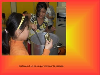 Cridaven d’ un en un per remenar la cassola. 