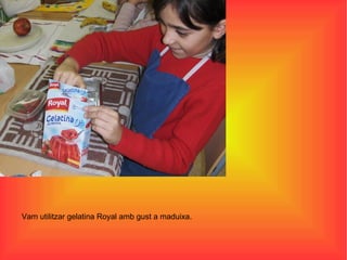 Vam utilitzar gelatina Royal amb gust a maduixa. 