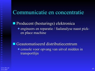 Communicatie en concentratie Producent (besturings) elektronica engineers en reparatie / faalanalyse naast pick- en place machine Geautomatiseerd distributiecentrum console voor opvang van uitval midden in transportlijn 