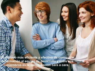 #ÁgilEsAlgoQueEres www.gazafatonarioit.com Copyright © 2015 - Lucho Salazar @luchosalazarc
El Manifiesto Ágil (Principios)
El método más eficiente y efectivo de comunicar
información al equipo de desarrollo y entre sus
miembros es la conversación cara a cara.
 