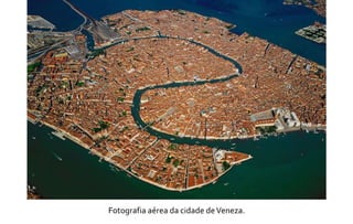 Fotografia aérea da cidade de Veneza. 
 