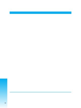 36
TABLA Nº 2
INSTITUCIONES Y/O INSTANCIAS FACULTADAS A RECIBIR Y PROCESAR
DENUNCIAS DE VIOLENCIA INTRAFAMILIAR Y DOMÉSTICA
INSTANCIA FUNCIONES COBERTURA
POLICIA
NACIONAL
La Policía Nacional, en observancia de la Constitución Política
del Estado en su Art. 215, tiene por misión específica la defensa
de la sociedad, la conservación del orden público y el
cumplimiento de las leyes en todo el territorio nacional la cual
se encuentra en concordancia con la Ley Orgánica de la Policía
Nº 734.
El Código de Procedimiento Penal en su artículo 295 establece
la facultad de recibir denuncias de los miembros de la Policía
Nacional cuando cumplan funciones de policía judicial.
La Policía Nacional tiene competencia para conocer los hechos
de violencia en la familia o doméstica de acuerdo a la Ley
1674, siendo esta actividad cumplida por las Brigadas de
Protección a la Familia, las que deberán practicar las diligencias
e individualizar a los autores y prestar auxilio inmediato a la
víctima34 de violencia familiar o doméstica tipificados en dicha
ley en observancia del Art.215 de la CPE y de los Arts. 6 y 7
de su Ley orgánica.
El Art. 26 de la Ley 1674 las Brigadas de Protección a la Familia
se encargarán de practicar las diligencias orientadas a la
individualización de los autores y partícipes y de reunir o
asegurar los elementos de prueba y prestar el auxilio necesario
e inmediato a las víctimas
De acuerdo al Art. 8 del decreto reglamentario de la Ley 1674,
la Brigada de Protección a la Familia debe socorrer a las
personas agredidas, incluso dentro del domicilio, sin necesidad
de mandamiento ni limitación de hora y día, con la única
finalidad de proteger a la víctima y evitar mayores agresiones;
aprehender a los agresores/as y ponerlos/as a disposición de
la autoridad judicial; levantar el acta sobre los hechos ocurridos
para lo cual deberán recoger información de familiares,
vecinos, u otras personas presentes, reunir y asegurar todo
elemento de prueba. También tiene facultades para decomisar
las armas y los objetos utilizados para amenazar y agredir,
poniéndolos a disposición de la autoridad judicial y orientar
a las víctimas sobre los recursos que la ley les acuerda y los
servicios que tiene a su disposición el Estado. Conducir a la
persona agredida a los servicios de salud y asistirla para que
retire sus efectos personales de su domicilio y otro lugar. Debe
realizar el levantamiento de inventario e informar al Juez o
Ministerio Público. El inc. II del mismo articulo 8, señala que
la investigación policial se seguirá de oficio, independientemente
del impulso de la denunciante. Y, cuando exista peligro
inminente para la integridad física de las personas protegidas
por la ley, el cumplimiento de las formalidades no se convertirá
en impedimento para la intervención oportuna de la policía.
(inc. III).
El Código de Procedimiento Penal en su artículo 295 establece
la facultad que tienen los miembros de la Policía Nacional de
recibir denuncias sobre la comisión de delitos -cuando cumplan
funciones de policía judicial-.
Cuando la denuncia sea presentada ante la Policía, ésta
informará dentro de las 24 horas al Fiscal y comenzará la
investigación (Art. 288 CPP).
34 Según la Ley 1674 de Violencia en la Familia y Doméstica y la Ley Orgánica de Policía donde no exista Brigada de Protección
a la Familia, esta labor será cumplida por las autoridades policiales existentes. En el área rural cumplen estas funciones las
Unidades de Policía Rural y Fronteriza, o en su caso los Comandos de Policía Provincial y Cantonal. Asimismo, la Ley 1674
establece en su Art. 16 que donde no existan instancias de denuncia policial, Ministerio Público o Juzgados, las denuncias serán
recepcionadas por las autoridades comunales.
35 Mapa de Servicios de Justicia. USAID / Compañeros de las Américas / Red Participación y Justicia, La Paz, Bolivia. 2006.
Nacional
Existen34 Brigadas de
Protección a la Familia
a nivel nacional
(ubicadas en los 9
departamentos y 31
municipios lo que
equivale al 8.5% del
total de municipios del
país). Esta información
incluye cobertura urbana
y rural35.
Existe un total de 25.398
efectivos policiales, de
los cuales un 11,2% son
mujeres. Este dato
incluye las policias de
l a s B r i g a d a s d e
protección a la Familia.
 