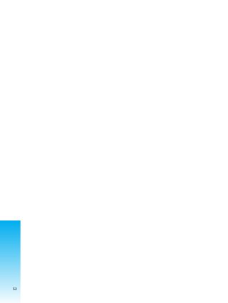 52
Esta práctica está también reflejada en la siguiente declaración:
“Una vez cuando se entrega la citación a las 24 horas se entregan los hombres, los esposos más
que todos los concubinos y hacemos el diálogo y la reflexión, donde nosotros no hacemos, tratamos
de que ese matrimonio no se deshaga, tratamos de velar harto por el bien de los hijos, porque ese
matrimonio una vez que se deshaga son los que van a vivir mal son los niños, entonces tratamos
eso, vamos a su domicilio a dialogar acá y semanalmente les decimos que se presenten acá y sino
ellos muestran su domicilio y vamos un rato a verlos cómo están viviendo o seguirá con las mismas
agresiones, seguirá bebiendo, esa es nuestra labor no?” (Sgto. Martha Sallilli, Brigada de Protección
a la Familia - Montero)
Las Brigadas de Protección a la Familia al recepcionar la denuncia y observando la gravedad del hecho
de violencia, remiten a la víctima a los centros de salud y, en la mayor parte de los casos, al médico forense.
Así lo señala la Mayor Micaela Cuellar – BPF de Santa Cruz, la que indica que:
“Bueno en primer lugar recepcionamos la denuncia, la víctima de la violencia por ejemplo viene
a esta oficina entonces se la atiende en primera instancia se ve, se toma la denuncia y dependiendo
de la agresión que haya sufrido si es física y tiene signos de violencia bastante notorios o sea que
necesitan o requieren la atención médica e inmediata la derivamos a un Centro de Salud el más
próximo para que después ella se haga observar también con el médico forense...”(MAYOR MICAELA
CUELLAR , BRIGADA DE PROTECCIÓN A LA FAMILIA DE SANTA CRUZ)
Este procedimiento, que es el más conveniente para la víctima, se contradice con lo que posteriormente
declara la misma entrevistada, con el certificado médico (no señala si es del forense el válido), se cita al
agresor a la Brigada para realizar una “audiencia de conciliación”. Este término llama la atención en el
entendido que la policía no tiene la potestad de dirimir un caso sino recabar las pruebas para que el caso
pase al Ministerio Público.
“...y posteriormente venga para que para que nosotros le podamos extender la citación al agresor
del hecho y llevar adelante una audiencia para establecer un poco los motivos y tratar de llegar
a una conciliación si es que se pudiera hacer la reconciliación y más que todo va a depender de
la víctima que en la mayoría de los casos son las mujeres y esposas además o concubinas...”(MAYOR
MICAELA CUELLAR, BRIGADA DE PROTECCIÓN A LA FAMILIA DE SANTA CRUZ)
Esta expresión es constantemente utilizada por las funcionarias de las Brigadas, dando la impresión que
ésta figura de conciliación es más bien promover una reconciliación de pareja ayudadas por las estudiantes
de psicología.
Da la impresión que sólo cuando la víctima está realmente decidida y/o con lesiones graves –muy visibles-
recién es remitida para las ONGs o a las instancias judiciales.
“(remitimos a) la Casa de la Mujer o a los Servicios Integrales, aunque los Servicios Legales Integrales
no está funcionando en su totalidad, no tiene muchas oficinas creo ahora funcionando y en la Casa
de la Mujer me parece que es la que está trabajando más entonces los derivamos allá. Si se trata
de menores los derivamos a la Defensoría de la Niñez como Institución encargada y especializada
en la atención de los niños. Luego, en otros casos, lo derivamos al Juez de Familia o sea para que
siga lo que corresponde en cuanto a la situación legal de las personas tanto de la víctima como
del agresor”. (MAYOR MICAELA CUELLAR , BRIGADA DE PROTECCIÓN A LA FAMILIA DE
SANTA CRUZ)
Añadiendo además que en éstas otras instituciones públicas o privadas tambíén:
“...llegan a conciliación un porcentaje de 60% y un 40% van, entre juzgados, Defensoría de la
Niñez y Servicios Legales.” (MAYOR MICAELA CUELLAR , BRIGADA DE PROTECCIÓN A LA
FAMILIA DE SANTA CRUZ)
Aparentemente existe un alto porcentaje de casos “solucionados” a través de la conciliación aunque no
se ha proporcionado un registro de casos conciliados o conflictos solucionados en ninguna Brigadas de
Protección a la Familia.
 