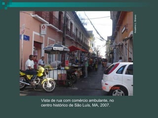 Vista de rua com comércio ambulante, no centro histórico de São Luís, MA, 2007. Anselmo L. Branco 