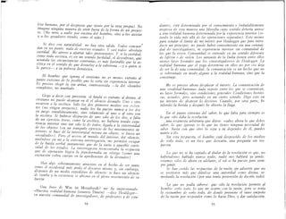 leza humana, por el desprecio que siente por la suya propia). No
zmagzna nmguna manera de vivir fuera de la forma de un proyec-
to.. (No mzro a nadze por enczma del hombro, sino a los ascetas
y a los gozadores riendo, como el niño)
Se dice con naturalidad. no hay otra salida. Todos concuer::'
dan .en un punto..· nada de excesos sexuales.. Y casi todos.· absoluta
castzdad. Me atrevo a apartar tales pretensiones Y si la castidad
como toda as~ética, es ~n un sentido facilidad, el desenfreno, qu~
a~u.mula las czrcunstanczas contrarias, es más favorable que la as-
cetzca en el sentzdo de que devuelve a la solterona-ya quien se
le parece- a su pobreza doméstica.
El hombre que ignora el erotismo no es menos extraño al
~unto ~xtremo de lo p?sible que lo sería sin experiencia interior
Es preuso elegzr la uta ardua, controvertida -la del «hombre
completo», no mutilado..
. ~lego a decir con precisión· el hindú es extraño al drama el
crzstzano no puede alcanzar en él el silencio desnudo. Uno l' (;tro
recurren a !a ascética. Sólo los dos primeros medios son ,nLfien.
tes .(no ex:gen proyecto). nadie los ha puesto nunca a los dos
en Jue~o szmultáneamente, sino solamente al uno o al otro con
la ascetz~a. Sz hubiere dispuesto de uno sólo de los dos, a falta
d~ un eJerczczo t~nso, como la ascética, no hubiera tenido expe-
nencza zntenor Hno tan sólo la de todos, ligada a la exterioridad
de .los obJetos (en un tranquilo ejercicio de los movimientos in-
tenores se hace de la interioridad múma un objeto, se busca un
«re~ultado»). P;ro el acceso al mundo del interior, del silencio,
umendose en mz a la extrema znterrogación, me permitió escapar
de la huzda verbal juntamente que de la vacía y apacible curio-
Hdad de los es~ados:..La interrogación reencontraba la respuesta
que dC,operaczon logzca la transformaba en vértigo (como una
excztaczon cobra cuerpo en la aprehenrión de la desnudez)
Hay algo wberanamente atractivo en el hecho de ser tanto
c~mo el occzdental más árido el discurm mismo y, .in embargo,
dzsponer de un medzo expedztzvo de silencio se hace un silencio
de tumba y la existencia se abisma en el pleno movimiento de su
fuerza.
Una frase. de Was ist Metaphysík? me ha impresionado
«Nuestra realzdad~humana.(unseles Dasein) -dice Heiddeger--
en nuestra comumdad de znvertzgadores, de profesores y de estu-
34
diantes, está determinada por el conocimiento.» Indudablemente
tropieza de esta manera una filosofía cuyo sentido debería unirse
a una realidad-humana determinada por la experiencia interior (es-
tando la vida más allá de las operaciones separadas) .. Esto menos
para señalar el límite de mi interés por Heidegger que para intro-
ducir un principio..· no puede haber conocimiento sin una comuni-
dad de investigadores, ni experiencia interior sin comunidad de
los que la viven. Comunidad se entiende en un sentido diferente
de Iglesia f) de orden. Los sanyasin de la India tienen entre ellos
menos lazos formales que los «investigadores» de JIeidegger. La
realidad humana que el yoga determina en ellos no por eso deja
de ser la de una comunidad, la comunicación es un hecho que no
se mbreaííade en modo alguno a la realidad-humana, sino que la
constituye..
Me es preciso ahora desplazar el interés. La comunicación de
una «realidad-humana» dada supone entre loy que ye comunican,
no lazoy formales, yino condiciones generaleL Condiciones históri-
cas, actualey, pero actuando en un cierto sentido. Digo eNo en
un intento de alcanzar lo decisivo.. Cuando, por otra parte, he
inferido la herida y después he abierto la llaga.
En el punto extremo del saber, lo que falta para siempre es
lo que sólo daba la revelación·
una respuesta arbitraria que dijese: «sabes ahora lo que debes
saber, lo que ignoras ey lo que no tienes ninguna necesidad de
yaber basta con que otro lo sepa y tú dependes de él, puedes
unirte a él».
Sin eyta reypueyta, el hombre está desposeído de loy medios
de yerlo todo, es un loco que desvaría, una pregunta sin res-
puesta.
Lo que no se ha captado al dudar de la revelación es que, no
habiéndonos hablado nunca nadie, nadie nos hablará ya jamás:·
estamoy soloy de ahora en adelante, el sol se ha puerto para siem-
pre jamá.L
Se han creído las reypueytay de la razón sin advertir que no
se sostienen máy que dándoye una autoridad como divina, re-
medando la revelación (por una tonta pretensión de decirlo todo)
Lo que no podía yaberse: que yólo la revelación permite al
hombre serlo todo, lo que no ocurre con la razón, pero se tenía
la costumbre de serlo todo, de donde proviene el vano empeño
de la razón por reyponder como lo hacía Dioy, y dar satisfacción.
35
 
