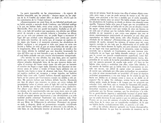 í -_._~- --~~---~
I
La parte inaccesible en las «impresiones» _·-la especie de
hambre insaciable que las precede- destaca mejor en las pági-
nas de la A l'ombre des jeunes fille, en fleur (II, 18-21) que en
los comentarios de Le Temps retrouvé:
«Repentinamente me sentí lleno de esa felicidad profunda que
no había sentido a menudo desde Combray, una felicidad análoga
a la que me habían dado, entre otras cosas, los campanarios de
Martinville. Pero esta vez quedó incompleta. Acababa yo de per··
cibir, a un lado del sendero que seguíamos, tres árboles que debían
servir de entrada a una avenida mbierta y formaban un dibujo
que yo no veía por primera vez, no podía llegar a reconocer el
lugar del que estaban como despegados, pero sentía que antaño
me había sido familiar; de suerte que, al tropezar mi espíritu en-
tre algún año lejano y el momento presente, los alrededores de
Balbec vacilaron y me pregunté si todo este paseo no sería una
ficción y Balbec un sitio al que yo nunca había ido más que con
la imaginación, Mme. de Villeparisis un personaje de novela y los
tres viejos árboles la realidad que uno descubre levantando los
ojos del libro que se está leyendo y que os describe un medio en
el cual había acabado uno por creerse efectivamente transportado.
«Yo miraba los tres árboles, los veía bien, pero mi espíritu
sentía que recubrían algo que no estaba a su alcance, como esos
objetos situados demasiado lejos, de los que nuestros dedos esti-
rados al extremo del brazo tenso rozan tan sólo por un instante
el exterior sin llegar a coger nada. Entonces uno descansa un mo-·
mento antes de volver a tender el brazo hacia adelante con un
impulso más fuerte y tratar de alcanzar más lejos. Pero para que
mi espíritu pudiera así recogerse y tomar impulso, me hubiera
hecho falta estar solo .. Cuánto hubiera deseado apartarme. como
hacía en los paseos por Guermantes cuando me aislaba a mis pa-
dres. Me parecía incluso que hubiera debido hacerlo. Reconocía
ese tipo de placer que requiere, es cierto, un cierto trabajo del
pensamiento sobre sí mismo, pero al lado del cual los prestigios
de la desidia que os hace renunciar a él parecen muy mediocres.
Ese placer myo objeto sólo estaba presentido, que debía crear
yo mismo, no lo experimentaba más que raras veces, pero en cada
una de ellas me parecía que las cosas que habían pasado en el in-
tervalo no tenían apenas importancia y que aferrándome a su sola
realidad podría comenzar finalmente una verdadera vida. Puse
durante un instante mi mano ante mis ojos para poder cerrarlos
sin que Mme. de Villeparisis lo advirtiese.. Permanecí sin pensar
en nada, y después, desde mi pensamiento recogido, revitalizado
con más fuerza, salté hacia adelante en dirección a los árboles, o,
más bien, en esa dirección interior al extremo de la mal yo los
152
I
veía en mí mismo. Sentí de nuevo tras ellos el mismo objeto cono-
cido, pero vago, y que no pude acercar de nuevo a mí. Sin em-
bargo, veía acercarse a los tres a medida que el coche avanzaba.
¿Dónde los habría visto yo antes? No había ningún otro lugar en
los alrededores de Combray en donde se abriese una alameda como
aquélla. Tampoco había sitio para el lugar que me recordaban en
el campo alemán donde yo había ido un año con mi abuela a tomar
las aguas. ¿Sería preciso creer que venían de años tan lejanos en
mi vida que el paisaje que les rodeaba había sido completamente
abolido en mi memoria y que corno esas páginas que uno se
siente repentinamente emocionado al encontrar en una obra que
suponíamos no haber leído jamás, sólo ellos flotaban del libro
olvidado de mi infancia? ¿Pertenecerían, por el contrario, a esos
paisajes de sueño, siempre los mismos, al menos para mí, cuyo
aspecto extraño no era más que la objetivación en el sueño del
esfuerzo que hacía durante la vigilia, sea para alcanzar el misterio
en un lugar tras mya apariencia yo lo presentía, como me había
ocurrido tan a menudo en Guermantes, sea para intentar rein-
troducirlo en un lugar que había deseado conocer y que el día
que lo conocí me pareció completamente superficial, como Bal-
bec? ¿No eran más que una imagen completamente nueva, des-
prendida de un sueño de la noche precedente, pero ya tan borrada
que me parecía provenir de mucho más atrás? ¿O bien no los
habría visto nunca y omltaban tras ellos, como tales árboles, o
tal macizo de hierbas que yo había visto en Guermantes un sen-
tido tan oscuro, tan difícil de captar como un pasado lejano,
de suerte que, solicitado por ellos para profundizar un pensamien-
to, creía yo estar reconociendo un recuerdo? ¿O acaso ni siquiera
ocultaban pensamientos y era una fatiga de mi visión la que los
hacía ver dobles en el tiempo corno a veces se ve doble en el
espacio? No lo sabía. Sin embargo, venían hacia mí; aparición
mítica quizá, ronda de brujas o de trasgos que me proponía sus
oráculos .. Creí, más bien, que se trataba de fantasmas del pasado,
queridos compañeros de mi infancia, amigos desaparecidos que
invocaban nuestros recuerdos comunes. Como sombras, parecían
suplicarme que los llevase conmigo, que los devolviese a la vida.
En su gesticulación ingenua y apasionada reconocí el pesar impo-
tente de un ser amado que ha perdido el uso de la palabra y siente
que no podrá decirnos lo que quiere y que no sabernos adivinarlo.
Pronto, en un cruce de caminos, el coche les abandonó. Me arras-
traba lejos de lo único que yo consideraba verdadero, de lo que
me habría hecho verdaderamente feliz; se parecía a mi vida.
»Vi a los árboles alejarme agitando sus brazos desesperados,
pareciendo decirme: lo que hoy no aprendes de nosotros, no lo
153
 