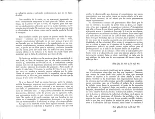 -
su salvación eterna y gritando, evidentemente, que no es digna
de ella).
Este sacrificio de la razón, es, en apariencia, imaginario, no
tiene consecuencias sangrantes rú nada parecido. Difiere, sin em-
bargo, de la poesía en que es total, no dispensa gozo más que
por un deslizamiento arbitrario, que no se puede mantener, o por
una risa desenfrenada. Si consiente una supervivencia azarosa, sólo
es olvidándose de sí misma, como tras la cosecha queda la flor de
lo recogido..
Este sacrificio extraño que supone un postrer estado de mega-
lomanía -sentimos que nos transformamos en Dios- tiene,
empero, repercusiones habituales en un caso: aunque el goce nos
sea hurtado por un deslizamiento y la megalomanía no sea con-
sumada completamente, estamos condenados a hacernos «recono-
cer», a querer ser un Dios para la multitud; condición favorable
para la locura, pero para nada más. En todos los casos, la conse-
cuencia última es la soledad, y la locura no puede hacer sino
aumentar, por la falta de conciencia que tiene de ella.
Si alguien se satisface con la poesía no tiene la nostalgia de ir
más lejos, es libre de imaginar que un día todos conocerán su
reinado y, habiéndose reconocido en él, le confundirán consigo
mismos (un poco de ingenuidad abandona irrevocablemente a este
fácil arrobo: saborear la posesión del porvenir). Pero puede sí
puede, ir más lejos. El mundo, la sombra de Dios, lo que el ~is­
mo poeta es, pueden a menudo parecer sellados por la ruina.
Hasta tal punto que lo desconocido, lo imposible, que en último
término son, se hace ver, pero entonces se sentirá tan solo que la
soledad le será como otra muerte.
Si se va hasta el final, es preciso borrarse, sufrir la soledad,
sufrirla duramente, renunciar a ser reconocido estar en ello como
ausente, insensible, sufrir sin voluntad y sin esperanza, estar en
otro lado. El pensamiento (a causa de lo que tiene en su fondo)
debe ser enterrado vivo. Lo hago público sabiéndolo de antemano
desconocido, debiendo serlo. Es preciso que su agitación acabe,
que permanezca oculto, o casi, vejestorio arrinconado, sin pres-
tigio. No puedo, ni él puede conmigo, más que hundirse en ese
punto en el sinsentido. El pensamiento destructor y ~u destruc-
ción es incomunicable a la multitud, se dirige a los menos débiles.
Lo que en la risa °está oculto debe seguirlo estando. Si rllles-
tro conocimiento va más lejos y llegamos a conocer eso que está
164
oculto.' ~o desconocido que destruye el conOClIIllento, ese nuevo
conoClmIento que nos vuelve ciegos, es preciso dejarlo en la som-
b!a (d?nde estamos), de tal suerte que los otros permanezcan
Clegos lIlgenuamente.
El moviIIÚento extremo del pensamiento debe darse por lo
~ue es: extraño a la acción. La acción tiene sus leyes, sus exigen-
Clas, a las que responde el pensamiento práctico. Prolongándose
más allá en busca de una lejanía posible, el pensamiento autónomo
sólo pued~ acotar el dominio de la acción. Si la acción es «abuso»,
el pensamIento no utilitario sacrificio, el «abuso» debe tener lugar
C?r: to.do derecho. Inserto en un ciclo de fines prácticos, un sacri-
frClO tlene por finalidad, lejos de condenar, hacer posible el abuso
(~l u~o avaro de la cosecha es posible una vez terminadas las pro-
dIgalidades de las primicias). Pero como el pensamiento autóno-
mo se rehúsa a juzgar en el dominio de la acción a cambio el
pensamiento práctico no puede oponer reglas válidas para el
prolo,ngamiento de la vida en los lejanos límites de lo posible.
Lonsecuenezas de la soledad.-«En tomo a todo espíritu pro-
fundo crece y se desarrolla sin cesar una máscara gracias a la in-
terpretación siempre falsa, es decir, superficial, de cada una de
s~s palabras, de cada una de sus empresas, del menor signo de
vIda que da.»
(Más allá del bien y del mal, 40)
Nota sobre un aspecto tonificante de la soledad..-« ...conside-
ran el sufriIIÚento como algo que hay que 'suprimir'. Nosotros,
qu~ vemos las, .cosas desde otro punto de vista, que tenemos
abIerto el espmtu a la cuestión de saber dónde y cómo la
planta 'hombre' se ha desarrollado más vigorosamente hasta aho-
ra, creemos q~e han sido precisas para ello condiciones completa-
mente contrarIas; que, en el hombre, el peligro de la situación
ha debido crecer hasta la enormidad; el genio de la invención
y del disimulo (el 'espíritu'), bajo una presión y una coacción pro-
long~~as, desarrollarse en atrevinúento y en sutileza; la voluntad
de VIVIr, elevarse hasta la absoluta voluntad de poderío. Pensamos
que la dureza, la violencia, la esclavitud, el peligro en el alma y en
la calle; que el estoicismo, el disimulo, los artificios y las tra-
vesuras de todas clases; que todo lo que es malo, terrible, tiránico,
t?do lo que hay .e,n el ho~bre de arúmal de presa y de serpiente,
SIrve a la elevaClon del tIpo humano, tanto como su contrario.»
(Más allá del bien y del mal, 44)
165
 