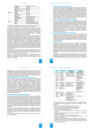 Estado y Gestión Pública
115
La política social es aquella que marca la pauta, define los lineamientos y
plantea los objetivos del desarrollo social y la gestión social del país.
En muchas oportunidades se ha comentado sobre la validez, viabilidad,
sostenibilidad, impacto, etc. de los programas sociales que se ejecutan en
nuestro país. En resumen las posiciones van desde "son instrumentos políticos
del Gobierno de turno", hasta "son necesarios pero deben ser manejados de
manera técnica y efectiva". Por cierto la gestión debe ser manejado
técnicamente pero orientado por políticas sociales potentes y coherentes
para atenuar y vencer en el mediano plazo la pobreza.
La política social del Estado Peruano incluye servicios universales y programas
focalizados. Los primeros abarcan la educación y la atención de la salud, que se
ofrecen en establecimientos públicos (escuelas, colegios, centros, puestos de
salud y hospitales públicos). Los servicios universales se basan en la demanda y
por lo tanto son auto-focalizados, aunque al interior de estos sectores existen
proyectos o programas focalizados. Los programas focalizados más
importantes se crearon en los noventa como una política de compensación
social ante las medidas de ajuste económico implementadas durante los
primeros años de esa década. Se denominan focalizados porque no pretenden
dar cobertura universal y debido a que desde la oferta se establecen criterios
de selección y filtros para acceder a ellos. En general, los programas focalizados
tienen como población objetivo a las personas en pobreza y en especial a las de
pobreza extrema.
El desafió la política social es ampliar la cobertura y calidad de los servicios
universales y, al mismo tiempo, orientar los programas focalizados a reducir las
brechas económicas, culturales y de género que impiden a los grupos más
pobres y vulnerables el acceso a estos servicios.
Debido a la complejidad y diversidad de los programas sociales y sus
ejecutores, es muy difícil realizar un balance de la política social en el Perú.
Algunos de los problemas centrales se deben a aspectos específicos que se
detallan a continuación.
FONCODES Mujer y Desarrollo Social
PROABONOS Agricultura
INCAGRO Agricultura
PROG. SUBSECT. IRRIGACIÓN Agricultura
SENASA Agricultura
INST. NAC. INNOVACIÓN
AGRARIA
Agricultura
INRENA Agricultura
FONDEPES Producción
INST. TECNOLÓG ICO
PESQUERO
Producción
PROMPERÚ Comercio Exterior y Turismo
PLAN NAC. COPESCO Comercio Exterior y Turismo
EJE 2
(22 PPSS)
PROINVERSIÓN Economía y Finanzas
INABIF Mujer y Desarrollo Social
CONADIS Mujer y Desarrollo Social
PNCVFS Mujer y Desarrollo Social
INDEPA Presidencia del Consejo de Ministros
EJE 3
(5 PPSS)
INDECI Presidencia del Consejo de Ministros
Programa de Formación: Desarrollo de Capacidades para el Fortalecimiento de las Organizaciones Políticas
116
a. Ausencia de objetivo y metas comunes
b. Criterios inadecuados para asignación presupuestal
c. Débil capacidad articuladora de la autoridad social
d. Gestión deficiente
La política social peruana ha carecido de objetivos y metas comunes para todos
los sectores y funcionarios responsables de los programas sociales. La
estructura sectorial de la institucionalidad pública establece multiplicidad de
objetivos y metas parciales. La Agencia Peruana de Cooperación Internacional
(APCI) ha identificado 70 documentos oficiales que forman parte de la Política
Nacional de Desarrollo (APCI 2006). El problema por tanto no es la falta de
planes, sino su multiplicidad y carencia de articulación. El panorama se agrava
por el hecho de que cada sector funciona en forma autoreferenciada con nula
o poca coordinación intra e intersectorial. En esta estructura, resulta muy
difícil responder a objetivos y metas comunes. No se trata solamente de un
problema de gestión, sino de visión y prioridad política.
Aunque el presupuesto agregado de los programas sociales ha crecido
significativamente, siendo en promedio de unos 4 mil millones de soles anuales
en el último quinquenio, está por debajo del promedio latinoamericano como
porcentaje del PBI (Perú: 5.5%, América Latina: 8.2%). Según el Banco Mundial
(Lavado 2007: 15). La asignación presupuestal trata al gasto social como residuo,
una vez cubiertos los otros gastos recién se financia el gasto social.
Incrementar el gasto social supone por tanto dos decisiones políticas: la
reforma tributaria para ampliar la cobertura de la recaudación y obtener
mayores recursos fiscales, y el dar prioridad a los sectores sociales en la
asignación del presupuesto público, superando la pobre articulación entre la
política económica y la social.
Un problema fundamental en los últimos 15 años, ha sido la ausencia de una
autoridad social que coordine las políticas sociales. En esta situación de
acefalía, el MEF asumía el liderazgo en la orientación de la política social,
obviamente con criterios más económicos que sociales. Últimamente, el rol
creciente de la PCM, así como el fortalecimiento de la Comisión Interministerial
de Asuntos Sociales (CIAS) y de su Secretaría Técnica en la política social actual,
son cambios positivos.
El problema central de la política social, es la deficiente gestión de los
programas sociales. Entre estos están la mala focalización, que determina
problemas de sub-cobertura (los programas no llegan a los supuestos
beneficiarios) y de filtración (los programas llegan a los que no los necesitan).
Vale la pena enfatizar que los niveles de sub-coberturas son bastante mayores
que los de filtración en la mayoría de los PPSS. En cuanto a los programas
alimentarios, en el 2004 la filtración era considerable (en el caso del Vaso de
Leche llegaba al 51.4% y en el de los Comedores Populares urbanos al 45.2%). La
sub-cobertura de estos últimos era del 97% en las zonas rurales y del 92% en las
urbanas.
En la gestión de los PPSS están involucrados representares de la población
beneficiaria y sus organizaciones. Existen diversas experiencias importantes de
modalidades de participación orgánica de la población, como las reuniones de
validación de beneficiarios de JUNTOS, los CLAS en salud, las APAFA en
Estado y Gestión Pública
117
educación, los núcleos ejecutores de FONCODES, los comités comunales de
PRONAMACHCS, los Comedores Populares y los Comités de Vaso de Leche del
Programa de Complementación Alimentaria (PCA), etc. Esta participación debe
ser evaluada y reforzada, pues no siempre funcionan adecuadamente, y
muchas veces se conviertan en grupos de interés y presión desvirtuando la
focalización y objetivos de los programas sociales.
Muchos de los PPSS carecen de línea de base actualizada, por lo tanto resulta
difícil, cuando no imposible, medir avances y resultados, y mucho menos
impactos. El monitoreo se limita a indicadores cuantitativos de proceso y
productos (número de charlas, cursos, atenciones realizadas, raciones
distribuidas, créditos otorgados, visitas a la web, etc.) dejando de lado los
aspectos de calidad y resultados. Generalmente se confunde a menudo
indicadores de proceso con indicadores de resultado. Por ello, no se cuenta
con información completa, oportuna y confiable de los resultados a nivel de la
población participante. Las pocas evaluaciones de impacto que han realizado
los PPSS se deben a los requerimientos para préstamos de agencias
internacionales. La implementación del presupuesto por resultados del MEF
para la asignación presupuestal, debe contribuir a resolver este problema, en la
perspectiva de desarrollar, aplicar y mantener un sistemas de monitoreo y
evaluación y una línea de base.
Ante la presencia de altos índice de pobreza en el país y las debilidades y
deficiencias que afectaban y afectan la gestión de los programas sociales,
varios han sido los esfuerzos por mejorar la actuación de los programas sociales
en el país. Uno de ellos fue el Plan Nacional de Superación de la Pobreza para los
años 2004-2006, que tuvo como objetivo la superación de la pobreza
asegurando el desarrollo humano de la población de menores ingresos y de
grupos vulnerables. Para ello, se planteo mejorar significativamente sus activos
y el acceso a los servicios sociales básicos de calidad, aumentar la productividad
en todas las actividades económicas existentes y del empleo, y elevar las
remuneraciones de los asalariados por medio de un crecimiento con acento re-
distributivo.
La visión que el plan se propuso al año 2015, fue: "los hogares de menores
ingresos y los grupos vulnerables han logrado desarrollar sustancialmente sus
capacidades, cuentan con activos (tangibles e intangibles) familiares y
comunitarios necesarios para tener oportunidades económicas, empleo digno
y productivo".
El plan considero los siguientes tres ejes que buscaban articular la gestión de
los programas sociales
e. Ausencia de un sistema transversal de monitoreo y evaluación
4. El Plan Nacional de Superación de la Pobreza
Programa de Formación: Desarrollo de Capacidades para el Fortalecimiento de las Organizaciones Políticas
118
Así mismo el plan se propuso como resultados de mediano y largo plazo (2015),
en concordancia con los objetivos del milenio los resultados y metas
siguientes:
• Reducir en 50% la actual población en extrema pobreza;
• Reducir en 50% el número de personas que padecen hambre;
• Reducir la mortalidad de niños menores de 5 años en 60%;
• Reducir en 75% la mortalidad materna;
• Lograr que los niños y niñas terminen un ciclo completo de enseñanza
primaria;
• Eliminar las desigualdades entre hombres y mujeres en la enseñanza
primaria y secundaria;
• Detener y comenzar a reducir la propagación del VIH/SIDA;
• Detener y comenzar a reducir la incidencia del paludismo y otras
enfermedades infecciosas;
• Incorporar los principios del desarrollo sostenible en las políticas y los
programas nacionales e invertir la pérdida de recursos del medio ambiente;
• Reducir a la mitad la proporción de personas que carecen de acceso
sostenible a agua potable;
Ejes Objetivos Prioridades
Estratégicas
Áreas de
Intervención
1. Desarrollo
de
capacidad
es
humanas y
respeto
de
derechos
fundamen
tales
Asegurar el
capital
humano y
social de
grupos
sociales en
situación de
riesgo y
vulnerabilida
d social
Protección integral de
todos los niños y niñas
menores de 3 años de
cualquier daño que afecte
su desarrollo y potencial
Servicios sociales
básicos: educación,
salud, alimentación y
nutrición, vivienda y
saneamiento.
Derechos básicos:
justicia y seguridad
ciudadana.
Fondos sociales
2. Promoción
de
oportunid
ades y
capacidad
es
económic
as
Incrementar
sus activos
familiares y
comunitarios
y mejorar los
ingresos y el
empleo
permanente
Mantenimiento preventivo
y generación de
infraestructura y
desarrollo de iniciativas
sociales productivas
Activos de las familias
y comunidades:
infraestructura vial,
telecomunicaciones y
electrificación.
Capacidad técnica.
Desarrollo rural.
Mejoramiento del
ingreso.
Fondos sociales
3. Estableci
miento de
una red
de
protecció
n social
Reducir los
riesgos y
proteger a las
personas y las
familias
Protección a los grupos
más vulnerables,
especialmente a los niños
menores de 3 años,
mujeres embarazadas y
puérperas personas con
discapacidad, personas
adultas mayores y
damnificadas por efecto
de emergencias naturales.
Fondos sociales
 