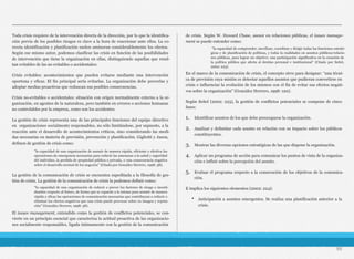 Toda crisis requiere de la intervención directa de la dirección, por lo que la identifica-
ción previa de los posibles riesgos es clave a la hora de reaccionar ante ellos. La co-
rrecta identificación y planificación suelen aminoran considerablemente los efectos.
Según ese mismo autor, podemos clasificar las crisis en función de las posibilidades
de intervención que tiene la organización en ellas, distinguiendo aquellas que resul-
tan evitables de las no evitables o accidentales:
Crisis evitables: acontecimientos que pueden evitarse mediante una intervención
oportuna y eficaz. El fin principal sería evitarlas. La organización debe preverlas y
adoptar medias proactivas que reduzcan sus posibles consecuencias.
Crisis no-evitables o accidentales: situación con origen normalmente externo a la or-
ganización, en agentes de la naturaleza, pero también en errores o acciones humanas
no controlables por la empresa, como son los accidentes.
La gestión de crisis representa una de las principales funciones del equipo directivo
en organizaciones socialmente responsables, no sólo limitándose, por supuesto, a la
reacción ante el desarrollo de acontecimientos críticos, sino considerando las medi-
das necesarias en materia de previsión, prevención y planificación. Gigliotti y Jason,
definen de gestión de crisis como:
La gestión de la comunicación de crisis se encuentra supeditada a la filosofía de ges-
tión de crisis. La gestión de la comunicación de crisis la podemos definir como:
El issues management, entendido como la gestión de conflictos potenciales, se con-
vierte en un principio esencial que caracteriza la actitud proactiva de las organizacio-
nes socialmente responsables, ligada íntimamente con la gestión de la comunicación
de crisis. Según W. Howard Chase, asesor en relaciones públicas, el issues manage-
ment se puede entender como:
En el marco de la comunicación de crisis, el concepto sirve para designar: “una técni-
ca de previsión cuya misión es detectar aquellos asuntos que pudieran convertirse en
crisis e influenciar la evolución de los mismos con el fin de evitar sus efectos negati-
vos sobre la organización” (González Herrero, 1998: 120).
Según Seitel (2002: 223), la gestión de conflictos potenciales se compone de cinco
fases:
1. Identificar asuntos de los que debe preocuparse la organización.
2. Analizar y delimitar cada asunto en relación con su impacto sobre los públicos
constituyentes.
3. Mostrar las diversas opciones estratégicas de las que dispone la organización.
4. Aplicar un programa de acción para comunicar los puntos de vista de la organiza-
ción e influir sobre la percepción del asunto.
5. Evaluar el programa respecto a la consecución de los objetivos de la comunica-
ción.
E implica los siguientes elementos (2002: 224):
• Anticipación a asuntos emergentes. Se realiza una planificación anterior a la
crisis.
99
“la capacidad de una organización de asumir de manera rápida, eficiente y efectiva las
operaciones de emergencia necesarias para reducir las amenazas a la salud y seguridad
del individuo, la perdida de propiedad pública o privada, o una consecuencia negativa
sobre el desarrollo normal de los negocios” (Citado por González Herrero, 1998: 38).
“la capacidad de una organización de reducir o prever los factores de riesgo e incerti-
dumbre respecto al futuro, de forma que se capacite a la misma para asumir de manera
rápida y eficaz las operaciones de comunicación necesarias que contribuyan a reducir o
eliminar los efectos negativos que una crisis puede provocar sobre su imagen y reputa-
ción” (González Herrero, 1998: 38).
“la capacidad de comprender, movilizar, coordinar y dirigir todas las funciones estraté-
gicas y de planificación de políticas, y todas la cualidades en asuntos públicos/relacio-
nes públicas, para lograr un objetivo: una participación significativa en la creación de
la política pública que afecta al destino personal e institucional” (Citado por Seitel,
2002: 223).
 