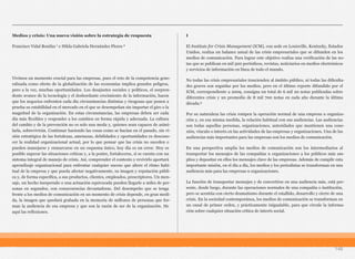 Medios y crisis: Una nueva visión sobre la estrategia de respuesta
Francisco Vidal Bonifaz 1 e Hilda Gabriela Hernández Flores 2
Vivimos un momento crucial para las empresas, pues el reto de la competencia gene-
ralizada como efecto de la globalización de las economías implica grandes peligros,
pero a la vez, muchas oportunidades. Los desajustes sociales y políticos, el sorpren-
dente avance de la tecnología y el desbordante crecimiento de la información, hacen
que los negocios enfrenten cada día circunstancias distintas y riesgosas que ponen a
prueba su estabilidad en el mercado en el que se desempeñan sin importar el giro o la
magnitud de la organización. En estas circunstancias, las empresas deben ser cada
día más flexibles y responder a los cambios en forma rápida y adecuada. La cultura
del cambio y de la prevención no es solo una moda y, quienes sean capaces de asimi-
larla, sobrevivirán. Continuar haciendo las cosas como se hacían en el pasado, sin vi-
sión estratégica de las fortalezas, amenazas, debilidades y oportunidades es descono-
cer la realidad organizacional actual, por lo que pensar que las crisis no suceden o
pueden manejarse y enmarcarse en un esquema único, hoy día es un error. Hoy es
posible superar las situaciones críticas y, a la postre, fortalecerse, si se cuenta con un
sistema integral de manejo de crisis. Así, comprender el contexto y revivirlo aportará
aprendizaje organizacional para enfrentar cualquier suceso que altere el ritmo habi-
tual de la empresa y que pueda afectar negativamente, su imagen y reputación públi-
ca y, de forma específica, a sus productos, clientes, empleados, prescriptores. Un men-
saje, un hecho inesperado o una actuación equivocada pueden llegarle a miles de per-
sonas en segundos, con consecuencias devastadoras. Del desempeño que se tenga
frente a los medios de comunicación en un momento de crisis depende, en gran medi-
da, la imagen que quedará grabada en la memoria de millones de personas que for-
man la audiencia de esa empresa y que son la razón de ser de la organización. He
aquí las reflexiones.
I
El Institute for Crisis Management (ICM), con sede en Louisville, Kentucky, Estados
Unidos, realiza un balance anual de las crisis empresariales que se difunden en los
medios de comunicación. Para lograr este objetivo realiza una verificación de las no-
tas que se publican en mil 500 periódicos, revistas, noticiarios en medios electrónicos
y servicios de información en línea de todo el mundo.
No todas las crisis empresariales trascienden al ámbito público, ni todas las dificulta-
des graves son seguidas por los medios, pero en el último reporte difundido por el
ICM, correspondiente a 2009, consigna un total de 6 mil 20 notas publicadas sobre
diferentes crisis y un promedio de 8 mil 700 notas en cada año durante la última
década.3
Por su naturaleza las crisis rompen la operación normal de una empresa u organiza-
ción y, en esa misma medida, la relación habitual con sus audiencias. Las audiencias
son todas aquellas personas, organizaciones, autoridades que mantienen una cone-
xión, vínculo o interés en las actividades de las empresas y organizaciones. Una de las
audiencias más importantes para las empresas son los medios de comunicación.
En una perspectiva amplia los medios de comunicación son los intermediarios al
transportar los mensajes de las compañías u organizaciones a los públicos más am-
plios y depositar en ellos los mensajes clave de las empresas. Además de cumplir esta
importante misión, en el día a día, los medios y los periodistas se transforman en una
audiencia más para las empresas u organizaciones.
La función de transportar mensajes y de convertirse en una audiencia más, está pre-
sente, desde luego, durante las operaciones normales de una compañía o institución,
pero se acentúa con cierto dramatismo durante el estallido, desarrollo y cierre de una
crisis. En la sociedad contemporánea, los medios de comunicación se transforman en
un canal de primer orden, y prácticamente inigualable, para que circule la informa-
ción sobre cualquier situación crítica de interés social.
146
 