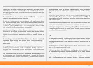 También opera una red de periódicos que cubre la mayoría de las grandes ciudades,
adicionalmente una variedad de revistas cada vez más especializadas sin descontar a
una buena cantidad de sitios de Internet que distribuyen información en todos lados,
hasta el más lejano.
Dicho de otra manera, existe un amplio entramado a lo largo de todo el país para
transportar información a las diferentes audiencias.
Es cierto que el público mexicano no es especialmente ávido para el consumo de noti-
cias, pero esta situación no elimina el hecho de que los medios se han convertido en
la vía más rápida para llevar la información sobre el desenvolvimiento de una crisis y
los mensajes de responsabilidad, apoyo y consuelo por parte de la empresa o institu-
ción involucrada a los diferentes públicos de su comunidad.
Las noticias se despliegan por medio de diversos servicios noticiosos que se emiten a
lo largo del día por diferentes vías. Por ejemplo, el usuario de la televisión abierta en
la zona metropolitana de la ciudad de México tiene a su disposición 31 diferentes ser-
vicios de noticias –noticiarios– en los diversos canales que existen en esta zona del
país.10
Al mismo tiempo, existen alrededor de 60 noticiarios en las diferentes estaciones de
radio que se pueden sintonizar en la ciudad de México y su área metropolitana.11 Y
existen sitios de Internet de algunos periódicos que reportan hasta 700 mil visitantes
únicas diarias.1
Es innegable, además, que en situaciones extremas, como el retiro acelerado de un
producto que puede ocasionar un posible daño a la salud, el trabajo de los medios y
periodistas es de gran ayuda para solventar la problemática y no elevar o acrecentar
la crisis.
Esta sería la situación ideal: un libre flujo de información y de cooperación para orien-
tar a la comunidad sobre el desempeño de la crisis. Ahí se reflejaría más claramente
la responsabilidad social de ambas partes: empresa y periodistas con un objetivo co-
mún.
Pero en la realidad, además de los límites ya señalados en los medios de comunica-
ción, existe la propensión de las empresas a querer controlar el flujo de la informa-
ción.
Es una crisis, máxime cuando ésta ya se hizo pública, es imposible que una empresa,
institución e incluso algunos niveles de gobierno, pretendan controlar todo el flujo de
la información y, sobre todo, que se intente un confuso tono “favorable” en la cobertu-
ra del fenómeno crítico.
Esta tendencia a controlar la información lo único que provoca es desconcierto, des-
control y falta de confianza entre los auditorios que deberían ser informados.
Lo único que las organizaciones y empresas pueden y deberían intentar controlar es
el propio flujo de la información que emiten, siempre pensando en preservar, al máxi-
mo posible, el bienestar comunitario.
VIII
La empresa petrolera British Petroleum habilitó una sección en su página de Inter-
net para divulgar información en línea sobre la destrucción de una de sus platafor-
mas petroleras que operan en el Golfo de México y el posterior derrame de crudo en
la región.13
¿Ayudan las nuevas tecnologías a llevar con mayor eficacia los mensajes a las audien-
cias y con ello a un mejor manejo de la crisis?
Todo indica que sí, pero el uso de las nuevas tecnologías para la comunicación en cri-
sis, especialmente para mantener el contacto permanente con los medios, también
implica un cambio en la mentalidad de las empresas.
En primer lugar implica entender que es benéfico tener un sitio de Internet de la em-
presa u organismo. En el caso de las primeras, el sitio debe ir más allá de las simples
153
 