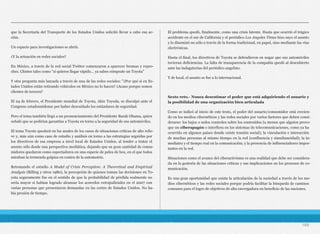 que la Secretaría del Transporte de los Estados Unidos solicitó llevar a cabo esa ac-
ción.
Un espacio para investigaciones se abrió.
¿Y la actuación en redes sociales?
En México, a través de la red social Twitter comenzaron a aparecer bromas y repro-
ches. Chistes tales como "si quieres llegar rápido... ya sabes cómprate un Toyota"
Y otra pregunta más lanzada a través de una de las redes sociales: "¿Por qué si en Es-
tados Unidos están retirando vehículos en México no lo hacen? ¿Acaso porque somos
clientes de tercera?
El 24 de febrero, el Presidente mundial de Toyota, Akio Toyoda, se disculpó ante el
Congreso estadounidense por haber descuidado los estándares de seguridad.
Pero el tema también llegó a un pronunciamiento del Presidente Barak Obama, quien
señaló que se pedirían garantías a Toyota en torno a la seguridad de sus automóviles.
El tema Toyota quedará en los anales de los casos de situaciones críticas de alto relie-
ve y, más aún como caso de estudio y análisis en torno a las estrategias seguidas por
los directivos de esa empresa a nivel local de Estados Unidos, al tender a tratar el
asunto sólo desde una perspectiva mediática, dejando que su gran cantidad de consu-
midores quedaron como espectadores en una especie de pelea de box, en el que todos
miraban la tremenda golpiza en contra de la automotriz.
Retomando el estudio A Model of Crisis Perception: A Theoretical and Empirical
Analysis (Billing y otros 1980), la percepción de quienes toman las decisiones en To-
yota seguramente fue en el sentido de que la probabilidad de pérdida realmente no
sería mayor si habían logrado alcanzar los acuerdos extrajudiciales en el 2007 con
varias personas que presentaron demandas en las cortes de Estados Unidos. No ha-
bía presión de tiempo.
El problema quedó, finalmente, como una crisis latente. Hasta que ocurrió el trágico
accidente en el sur de California y el periódico Los Angeles Times hizo suyo el asunto
y lo diseminó no sólo a través de la forma tradicional, en papel, sino mediante las vías
electrónicas.
Hasta el final, los directivos de Toyota se defendieron en negar que sus automóviles
tuvieran deficiencias. La falta de transparencia de la compañía quedó al descubierto
ante las indagatorias del periódico angelino.
Y de local, el asunto se fue a lo internacional.
Sexto reto.- Nunca desestimar el poder que está adquiriendo el usuario y
la posibilidad de una organización bien articulada
Como se indicó al inicio de este texto, el poder del usuario/consumidor está crecien-
do en los medios cibernéticos y las redes sociales por varios factores que deben consi-
derarse: los bajos o nulos controles sobre los contenidos (a menos que alguien provo-
que un ciberapagón o interfiera en los sistemas de telecomunicaciones, como ya ha
ocurrido en algunos países donde existe tensión social); la vinculación e interacción
de muchas personas al mismo tiempo en la red (confluencia y simultaneidad); la in-
mediatez y el tiempo real en la comunicación; y la presencia de influenciadores impor-
tantes en la red.
Situaciones como el avance del ciberactivismo es una realidad que debe ser considera-
da en la gestoría de las situaciones críticas y sus implicaciones en los procesos de co-
municación.
Es una gran oportunidad que exista la articulación de la sociedad a través de los me-
dios cibernéticos y las redes sociales porque podría facilitar la búsqueda de caminos
comunes para el logro de objetivos de alta envergadura en beneficio de las naciones.
189
 