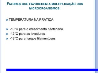CONTAMINAÇÕES alimentares de origem bacteriana:VibrioVibrioParahaemolyticus• Dor epigástrica, náuseas, vômito, diarréia• Incubação: 12 a 17 horas• Moluscos, crustáceos, peixes marinhos crús• Não esporula, não resiste ao calor, morrem sob congelação• Encontrado em 100% das ostras do litoral de são pauloVibriovulnificus• Causa septicemia principalmente em pessoas debilitadasVibriocholerae• AERÓBICO ; ph 7,0 - 9,0• Água, alimentos crus, frutos  do mar, Portador sadio• Diarréia• 48 - 72 horas ; 7 dias•  Eliminada se exposta a 60ºc / 15 MINUTOSO gênero Vibrio, da Família das Vibrionaceae inclui duas espécies patogênicas para o Homem, nomeadamente, o V. cholerae, responsável pela cólera, e uma outra espécie halofílica, bem adaptada aos ambientes marinhos, designada por V. parahaemoliticus e associada às infecções alimentares por ingestão de peixe, moluscos e crustáceos contaminados. Os principais sintomas de infecções provocadas por V. parahaemoliticus são: desidratação provocada por diarréias excessivas, dores abdominais, vômitos e febre. Estes sintomas aparecem normalmente entre 12 a 18 horas após a ingestão dos alimentos contaminados.