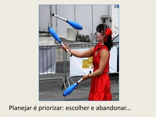 Diferencial das OrganizaçõesConectividade: perceber e interpretar as tendências da sociedade.Visão estratégica: missão, visão, valores, metas e resultados.Inovação: introdução de novos serviços, antecipando as demandas do público-alvo.Gestão do conhecimento: aprender de quem sabe, copiar e desenvolver, disseminar.Qualidade: Oferecer soluções -> encantamento e fidelização.Velocidade: Resposta e execução em menor tempo.Viabilidade econômico-financeira.Pessoal em contínuo aperfeiçoamento, atuando em equipe.Visibilidade e imagem.