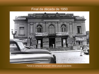 Final da década de 1950 Faixas e cartazes anunciam várias peças populares 