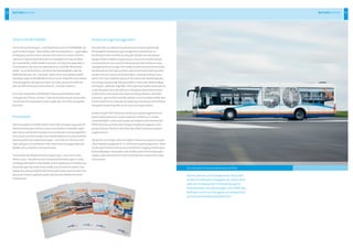 BetriebsbereicheBetriebsbereiche32 33
ZeitschriftINFOMOBIL
DiekombinierteFahrgast-undMitarbeiterzeitschriftINFOMOBIL,die
auchimBerichtsjahr–demsiebtenJahrihresBestehens–regelmäßig
einMaljeQuartalerschien,wartete2012miteinerneuenThemen-
rubrikauf:StellvertretendfürdieLeserbegibtsichindenArtikeln
derneuenReihe„ESWEVerkehrhautnah“einReporterjedesMalin
eineSituation,diemannormalerweisenuralsESWE-Mitarbeiter
erlebt–seiesalsBusfahrer,alsFahrerderNerobergbahnoderals
Mobilitätsberater.Die„Hautnah“-ReiheisteinbimedialesProjekt:
JedeReportageimINFOMOBILwirdvoneinemVideofilmzumselben
Themabegleitet,dergleichzeitigimYouTube-KanalvonESWEVer-
kehrveröffentlichtwirdsiehe(Seite30:„YouTube-Videos“).
EinenderinhaltlichenINFOMOBIL-SchwerpunktebildeteimBe-
richtsjahrdasThema„eTicket“:ÜberdieEinführungdesneuenelek-
tronischenFahrausweiseswurdeinjederdervier2012er-Ausgaben
berichtet.
Pressestelle
DiePressestellevonESWEVerkehrhatimBerichtsjahrinsgesamt95
PressemitteilungenverfasstundanJournalistenversendet,außer-
demhatsiezahlreichePresseterminevorbereitetunddurchgeführt.
Hinzukamauch2012wiedereineVielzahltelefonischundschriftlich
beantworteterJournalistenanfragen–auchdieseinimmenswich-
tiger,weilganzunmittelbarerInformationsservicegegenüberden
Medien,dervondiesensoerwartetwird.
EineAnalysederMedienresonanzergab,dass–wieschoninden
Jahrenzuvor–dieallermeistenPresseveröffentlichungeninLokal-
undRegionalmedieninWiesbadenundUmgebungunmittelbarauf
AussendungendurchdiePressestellezurückzuführenwaren.Dies
belegt,dassdiedurchgeführtenPresseaktivitäteneinmalmehrsehr
genauderErwartungshaltungderadressiertenMedienvertreter
entsprachen.
Verbesserungsmanagement
DasebenfallszumBereichKundenkommunikationgehörende
ArbeitsgebietVerbesserungsmanagementverzeichneteim
BerichtsjahreinenleichtenAnstiegderZahldervonFahrgästen
eingereichtenVerbesserungswünsche.Zumeinenistdiesdarauf
zurückzuführen,dassauchfürdieAnsprachedesVerbesserungs-
managementsseiteinigerZeitmoderneelektronischeKommunika-
tionskanälezurVerfügungstehen,dieschnellundeinfachgenutzt
werdenkönnenundsomitalsbesonders„niedrigschwellig“anzu-
sehensind.ZumanderenzeigtsichhieretwassehrNaheliegendes:
DerstetigeZuwachsderFahrgastzahlen,mithinderzahlenmäßige
Anstiegder„Beförderungsfälle“,führtgewissermaßenautomatisch
zuderSituation,dassdieZahljenerFahrgäste,dieeinbestimmtes
VorkommniszumAnlasseinerBeanstandungnehmen,ebenfalls
zunimmt–ganzeinfachweildieZahldervoneinunddemselbenkon-
kretenVorkommnis,etwaderVerspätungeinesBusses,betroffenen
FahrgästeheuteoftgrößeristalsnochvoreinigenJahren.
ImBerichtsjahr2012führtedasVerbesserungsmanagementeine
kleineFeldstudiedurch,inderenRahmenmithilfevon„Testbe-
schwerdefällen“untersuchtwurde,wieandereUnternehmender
ÖPNV-BrancheaufkritischesFahrgast-Feedbackreagieren.Anre-
gungenhierausflossenindieArbeitdesESWE-Verbesserungsma-
nagementsein.
DiebereitsvoreinigenJahrenerfolgteUmbenennungdeseinstigen
„Beschwerdemanagements“in„Verbesserungsmanagement“steht
imÜbrigenfüreinensehrpraxisorientiertenUmgangmitFahrgast-
Rückmeldungen:Heutegiltes,dieInhaltesolcherRückmeldungen
zügigzuoperationalisierenundinkonkreteServiceoptimierungen
umzusetzen.
EinrollenderKommunikationsvermittler
Ob mit, wie hier, einer Dankeschön-Botschaft
an die 50,4 Millionen Fahrgäste des Jahres 2012,
oder obmitklassischer Firmenwerbung für
Produkte oder Dienstleistungen: Der ESWE-Bus
befördert nicht nur Passagiere, er transportiert
auch Kommunikation jedweder Art
 