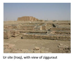 Ur site (Iraq), with view of zigguraut 
 